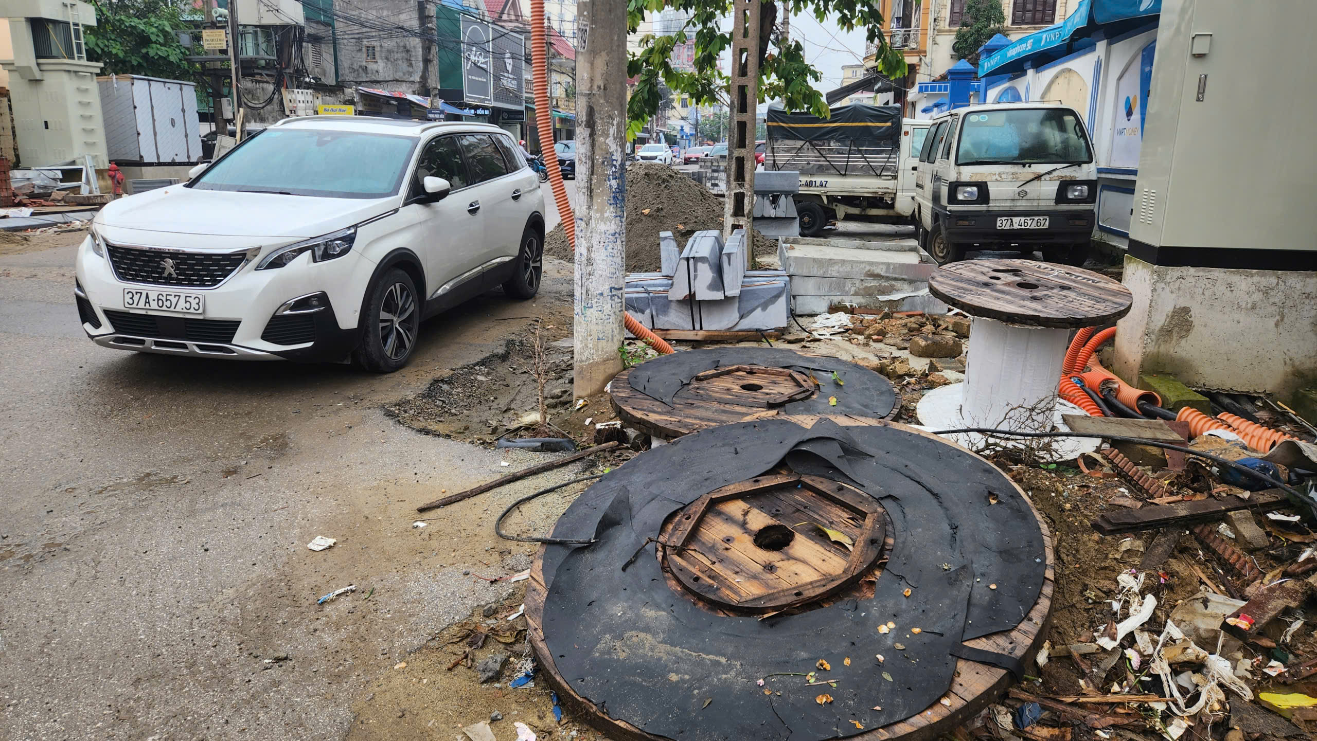 Nhiều công trình đình trệ sau chuyển giao chính quyền 2 cấp, Nghệ An gỡ bằng cách nào?- Ảnh 1.