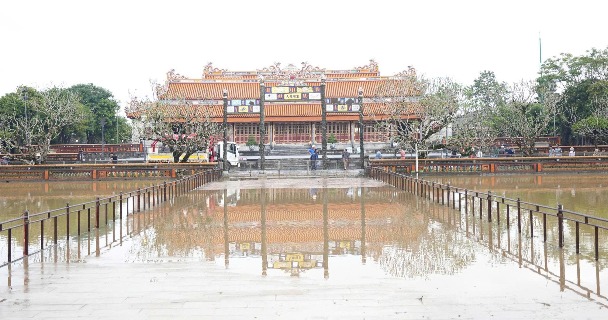 Phó Thủ tướng Mai Văn Chính: Rà soát tổng thể hạng mục Đại Nội Huế dễ bị ảnh hưởng mưa lũ- Ảnh 3. Phó Thủ tướng Mai Văn Chính: Rà soát tổng thể hạng mục Đại Nội Huế dễ bị ảnh hưởng mưa lũ- Ảnh 3.