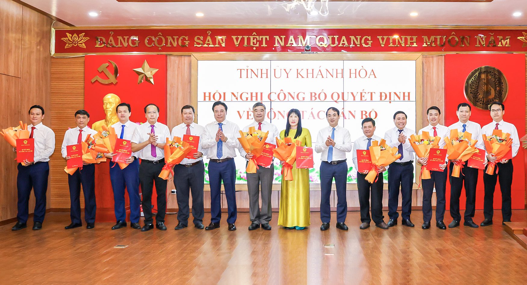 Khánh Hòa công bố các quyết định bổ nhiệm, điều động nhân sự chủ chốt- Ảnh 3. Khánh Hòa công bố các quyết định bổ nhiệm, điều động nhân sự chủ chốt- Ảnh 3.
