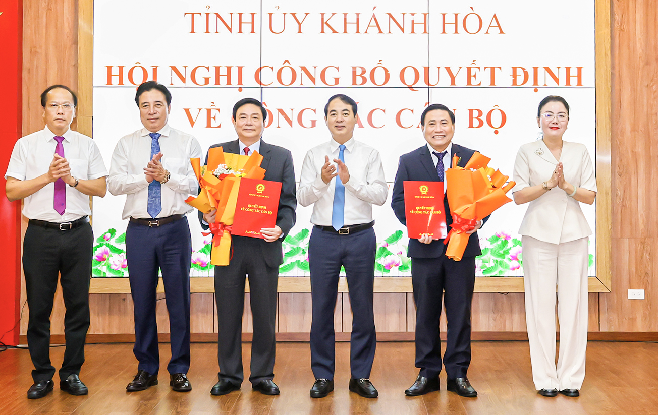 Khánh Hòa công bố các quyết định bổ nhiệm, điều động nhân sự chủ chốt- Ảnh 1. Khánh Hòa công bố các quyết định bổ nhiệm, điều động nhân sự chủ chốt- Ảnh 1.