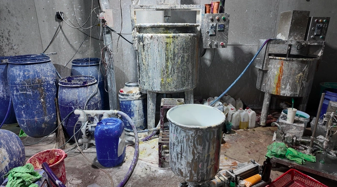 TP.HCM: Triệt phá đường dây sản xuất, buôn bán mỹ phẩm giả quy mô lớn- Ảnh 2. TP.HCM: Triệt phá đường dây sản xuất, buôn bán mỹ phẩm giả quy mô lớn- Ảnh 2.