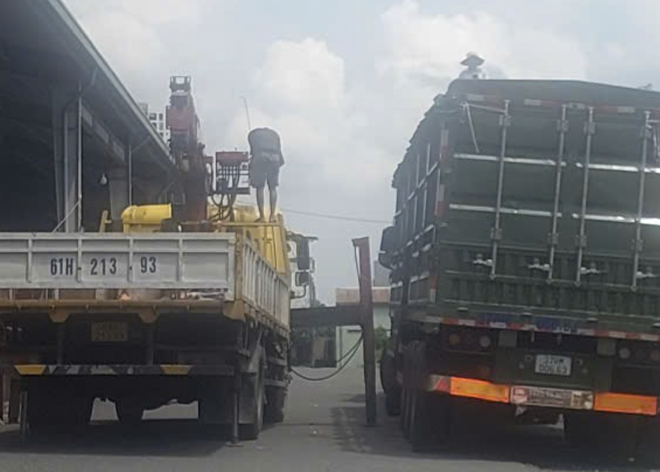 Chuyển 40.000 rọ thép chi viện miền Trung chống sạt lở đường do mưa lũ- Ảnh 2. Chuyển 40.000 rọ thép chi viện miền Trung chống sạt lở đường do mưa lũ- Ảnh 2.