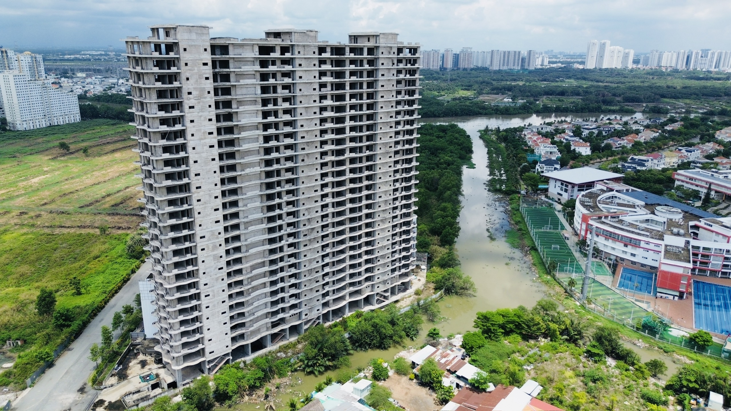 TP.HCM: Gần 10.000 căn NƠXH sắp hoàn thành, thêm cơ hội an cư cho người lao động- Ảnh 2. TP.HCM: Gần 10.000 căn NƠXH sắp hoàn thành, thêm cơ hội an cư cho người lao động- Ảnh 2.