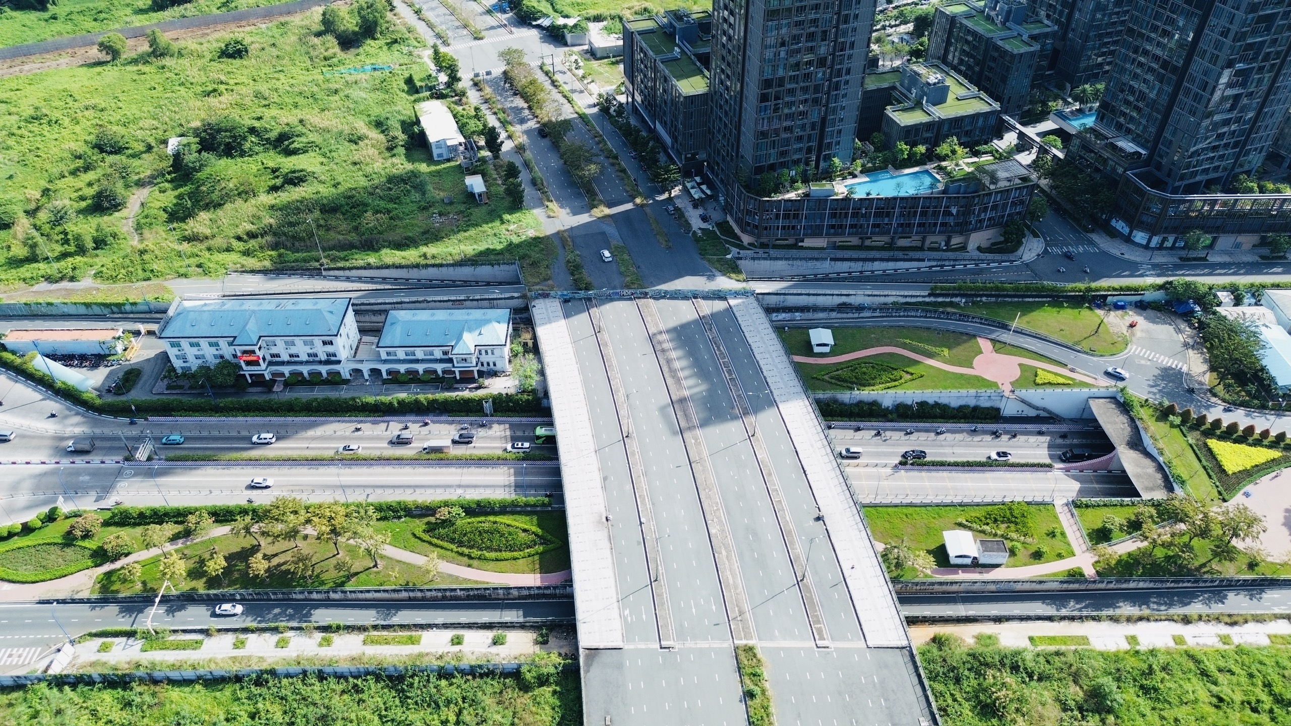 TP.HCM điều chỉnh giao thông cầu Tân Thuận 1, tạm ngừng lưu thông hầm sông Sài Gòn- Ảnh 2. TP.HCM điều chỉnh giao thông cầu Tân Thuận 1, tạm ngừng lưu thông hầm sông Sài Gòn- Ảnh 2.