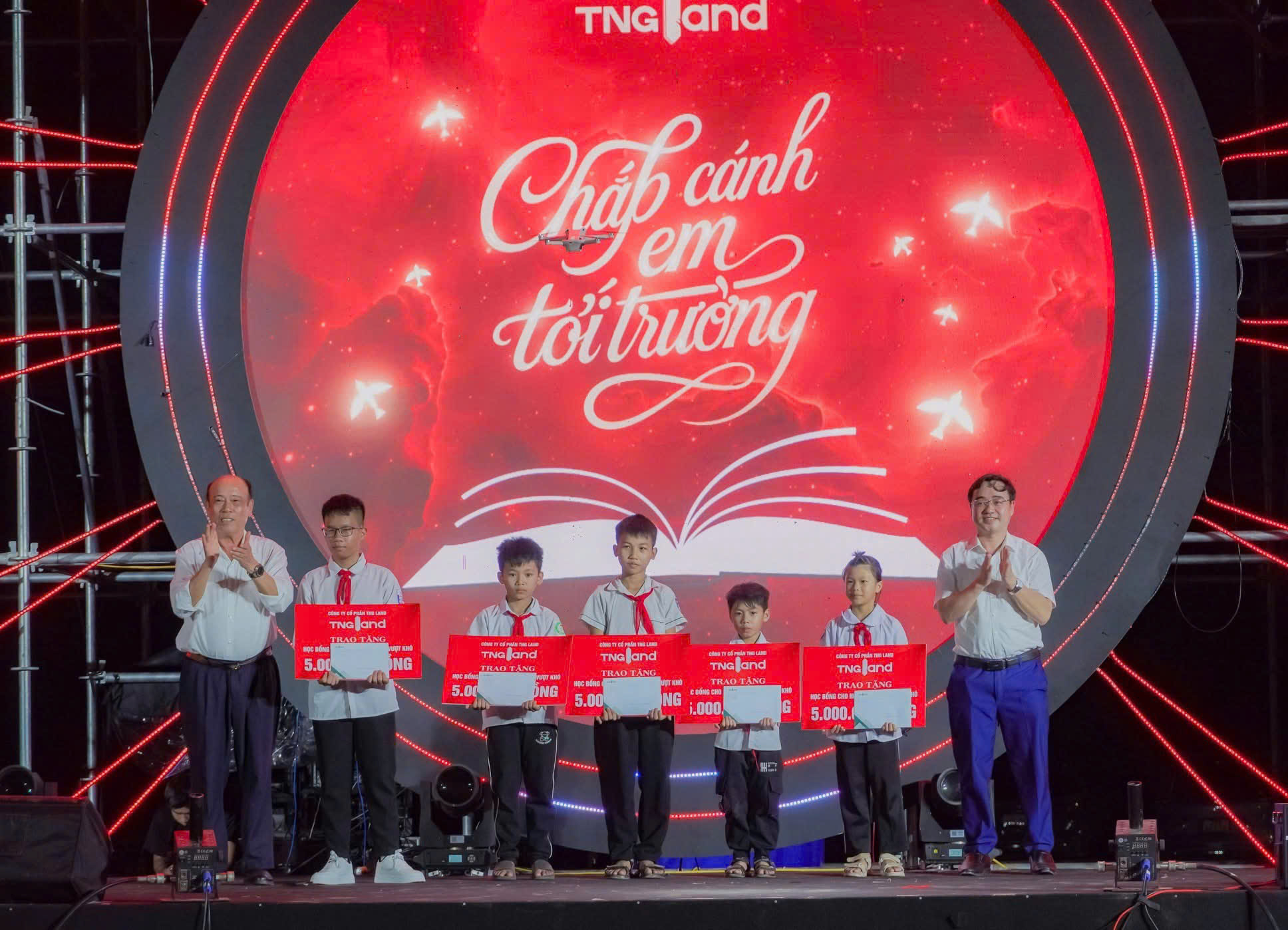 Đêm hội Trung thu đầu tiên tại Homie City: Gắn kết cộng đồng, lan tỏa giá trị sống- Ảnh 1. Đêm hội Trung thu đầu tiên tại Homie City: Gắn kết cộng đồng, lan tỏa giá trị sống- Ảnh 1.