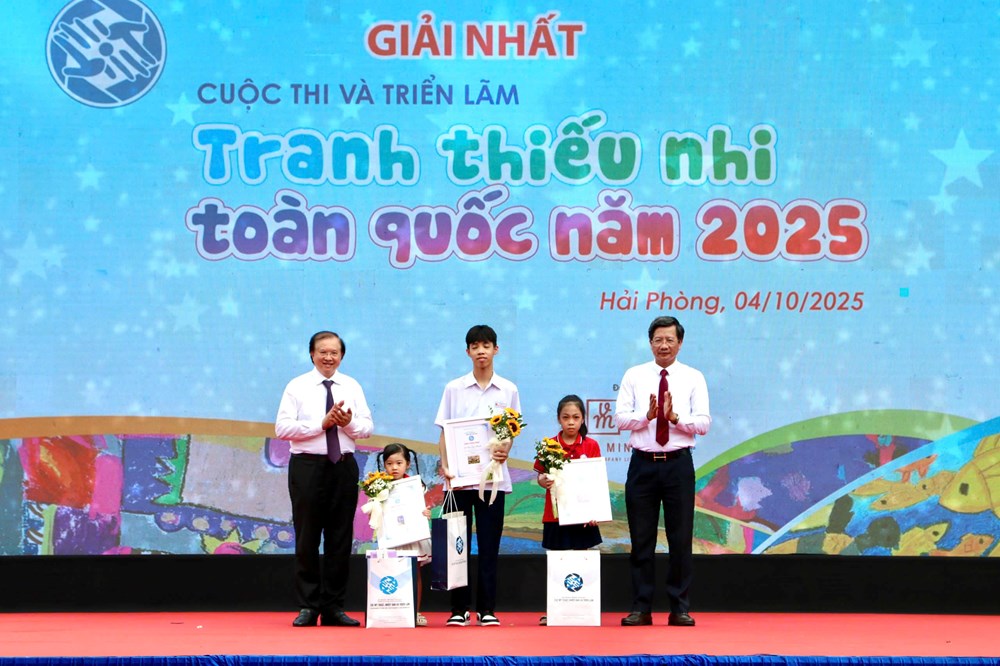 Hơn 320 tác phẩm được trưng bày tại Triển lãm tranh thiếu nhi toàn quốc 2025- Ảnh 1.