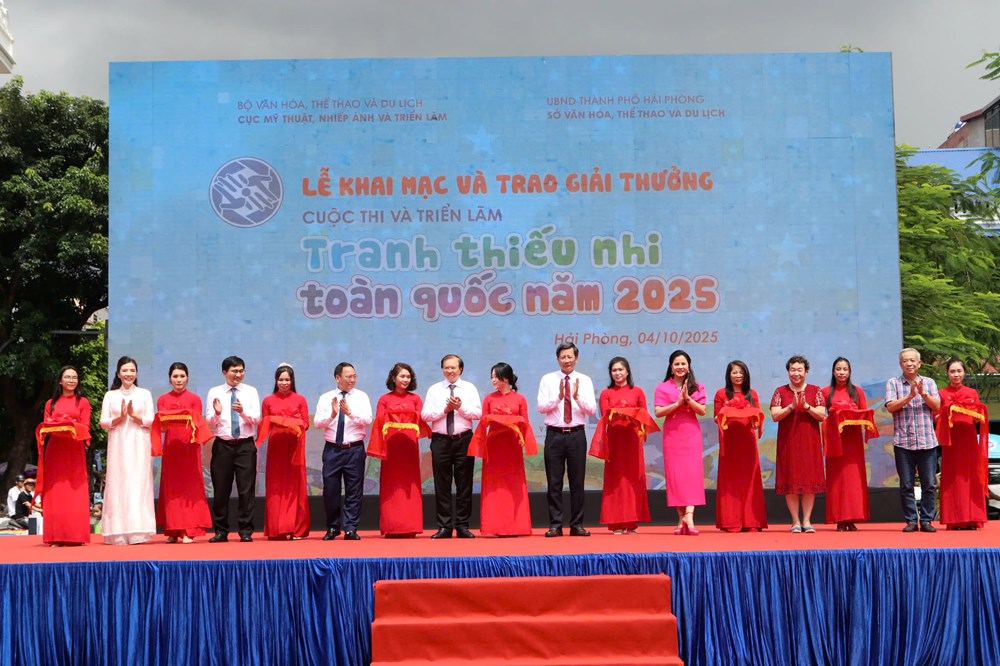 Hơn 320 tác phẩm được trưng bày tại Triển lãm tranh thiếu nhi toàn quốc 2025- Ảnh 6.