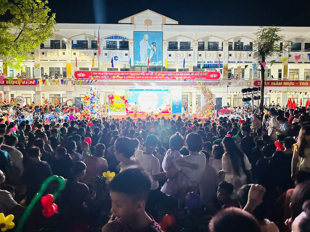 Các xã vùng ven Hà Nội lung linh trong đêm hội Trung thu- Ảnh 12.
