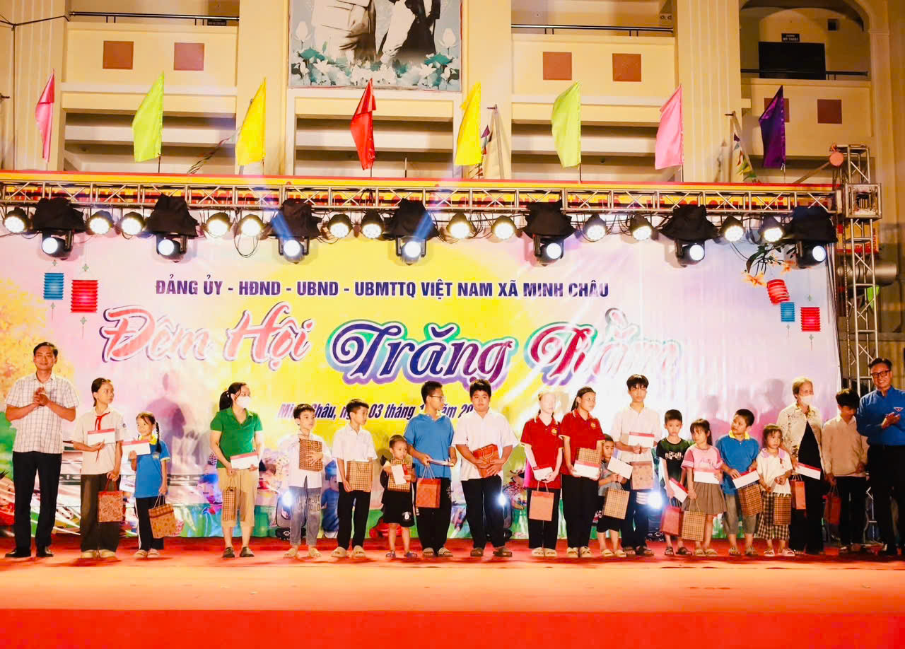 Các xã vùng ven Hà Nội lung linh trong đêm hội Trung thu- Ảnh 8.