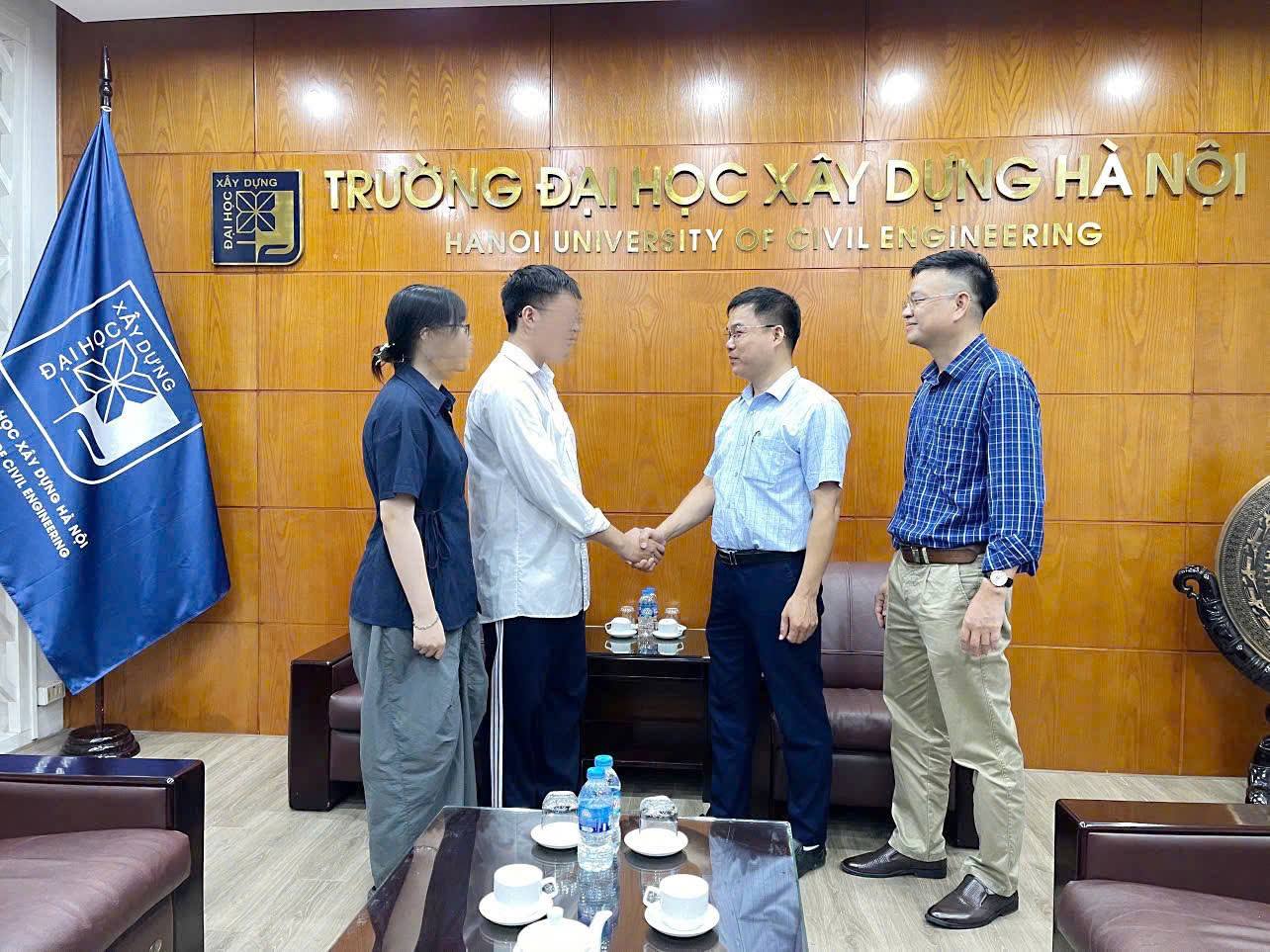 Lừa đảo bắt cóc online nhắm vào sinh viên Đại học Xây dựng Hà Nội- Ảnh 1.
