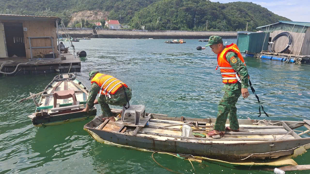 Ngành Xây dựng tổng lực ứng phó bão số 11, khẩn trương khắc phục hậu quả bão số 10- Ảnh 2.