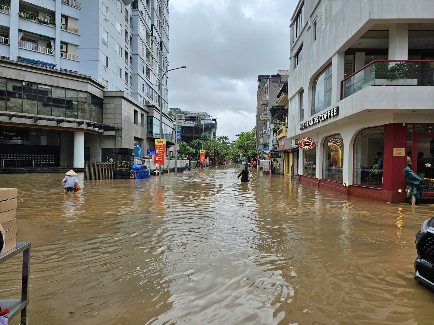 Hà Nội lên phương án khẩn cấp ứng phó ngập úng trước khi bão số 11 đổ bộ- Ảnh 1.
