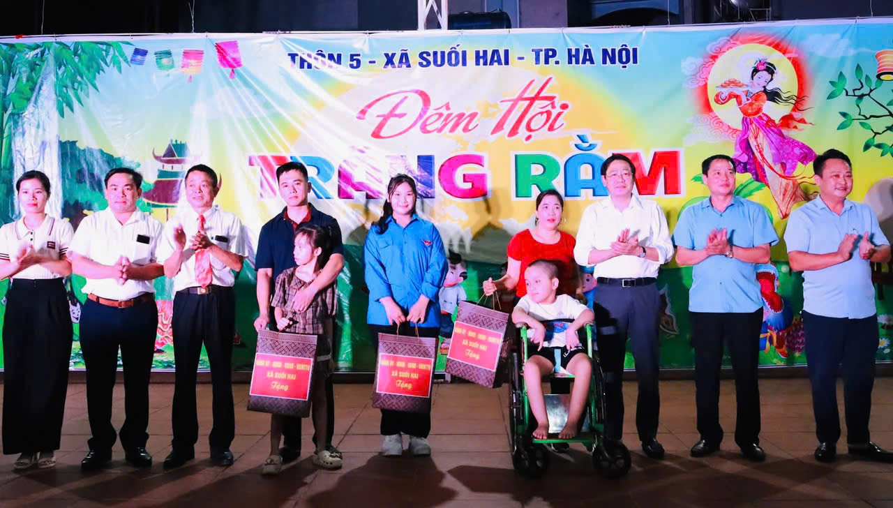 Các xã vùng ven Hà Nội lung linh trong đêm hội Trung thu- Ảnh 14.