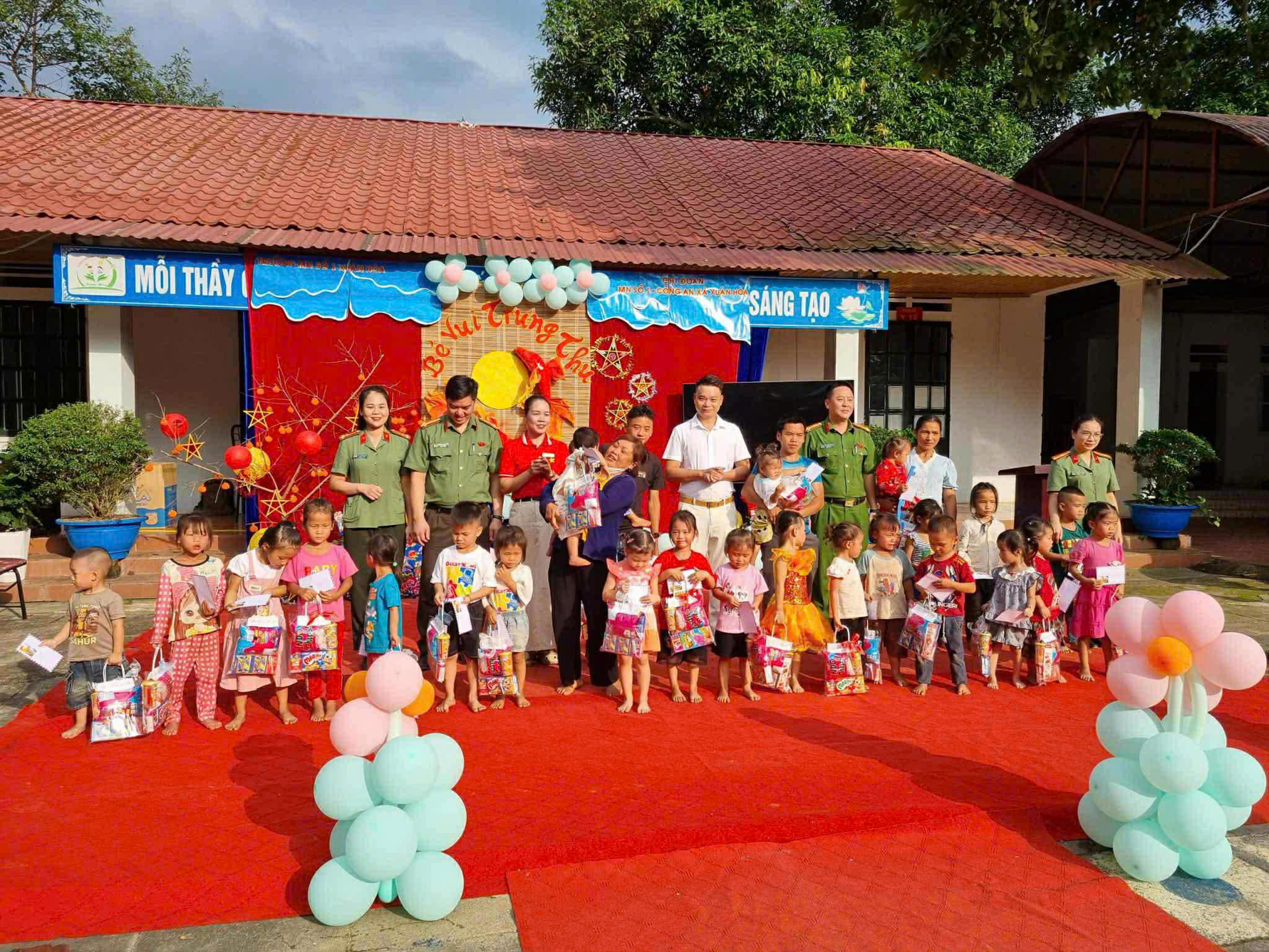 Trung thu ấm áp giữa vùng lũ Lào Cai- Ảnh 3.