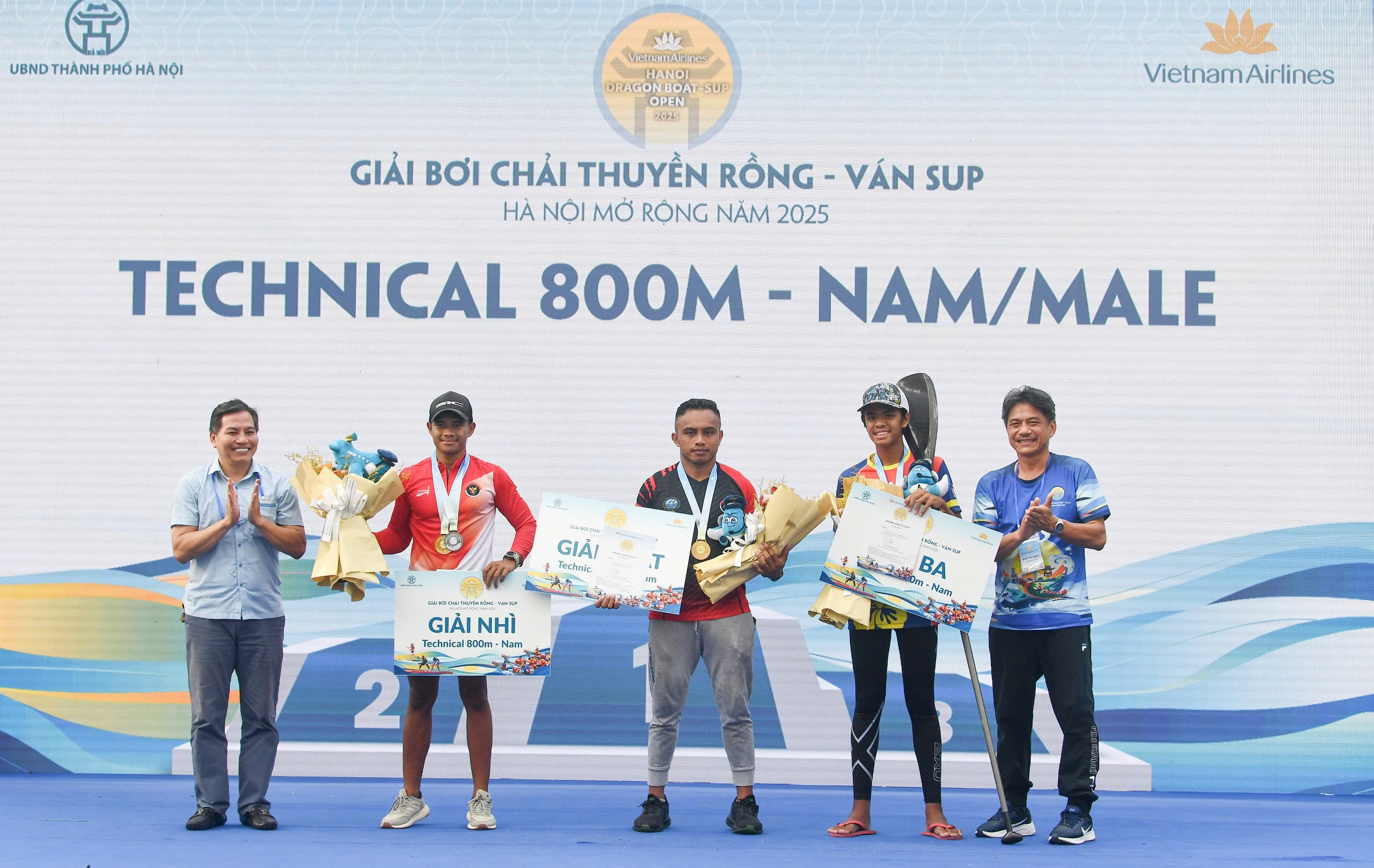 Hơn 400 VĐV tranh tài tại Giải Bơi chải Thuyền rồng - Ván SUP Hà Nội mở rộng năm 2025- Ảnh 7.