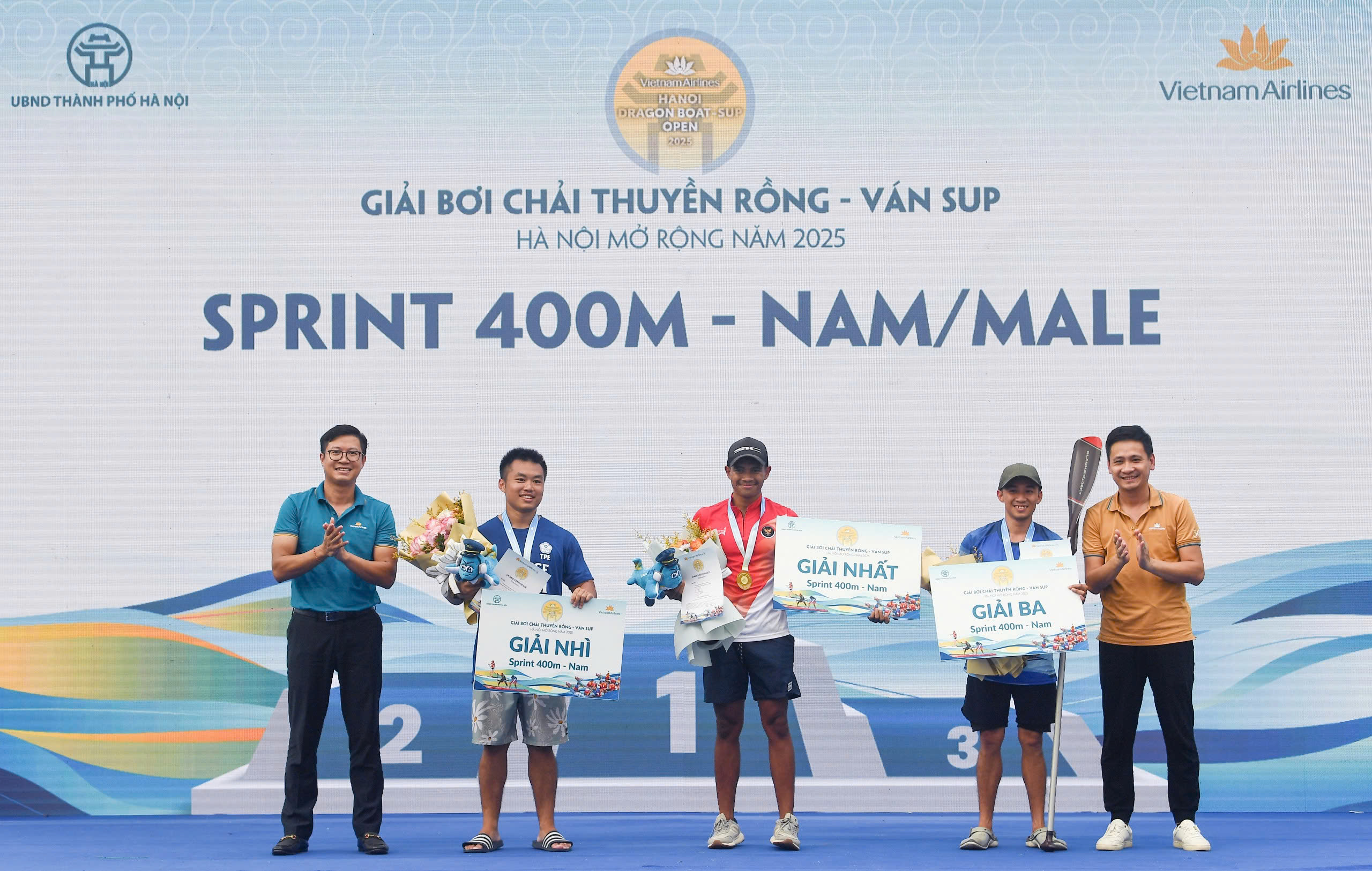 Hơn 400 VĐV tranh tài tại Giải Bơi chải Thuyền rồng - Ván SUP Hà Nội mở rộng năm 2025- Ảnh 8.