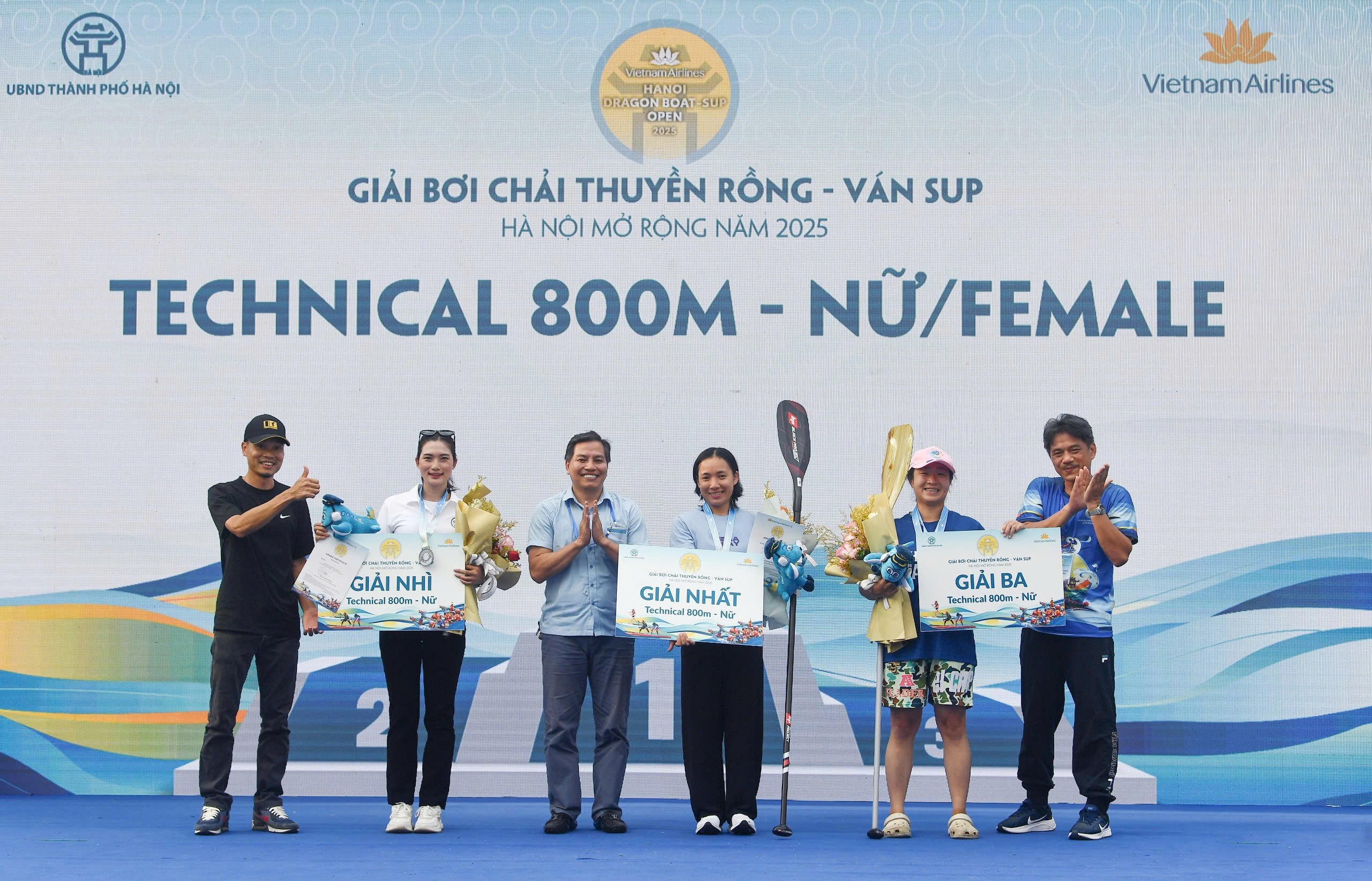 Hơn 400 VĐV tranh tài tại Giải Bơi chải Thuyền rồng - Ván SUP Hà Nội mở rộng năm 2025- Ảnh 9.