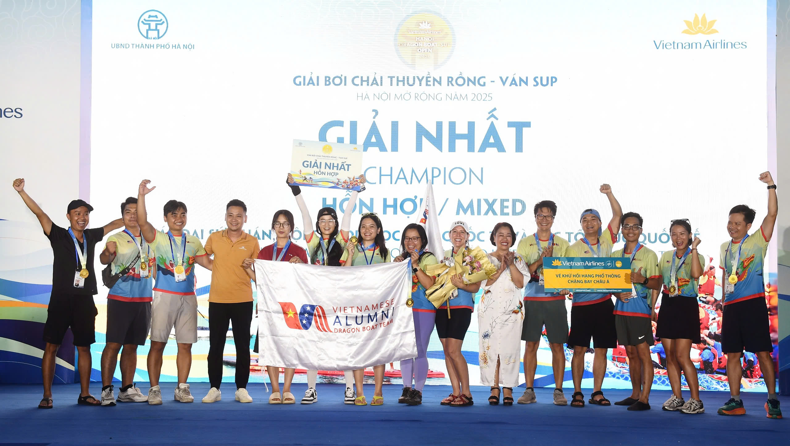 Hơn 400 VĐV tranh tài tại Giải Bơi chải Thuyền rồng - Ván SUP Hà Nội mở rộng năm 2025- Ảnh 13.
