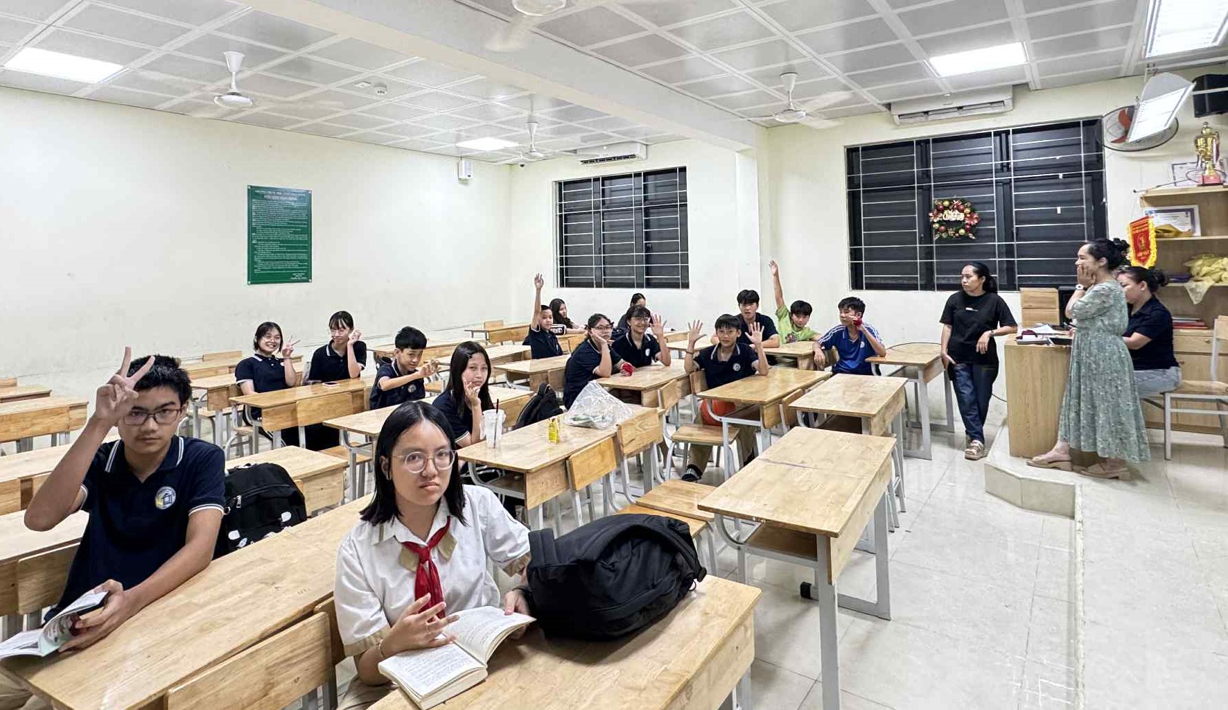 Hà Nội: Sở bị động, trường lúng túng, phụ huynh bức xúc - Ảnh 1.