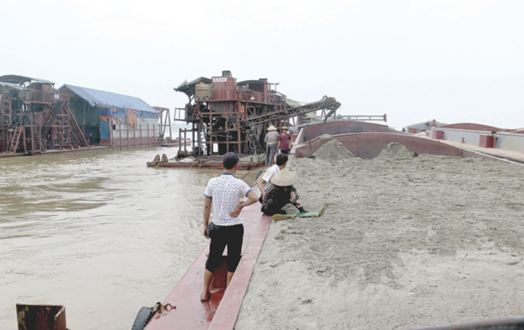 Nhiều tuyến sông được thanh thải vật chướng ngại, mở rộng luồng an toàn cho vận tải thủy- Ảnh 1.