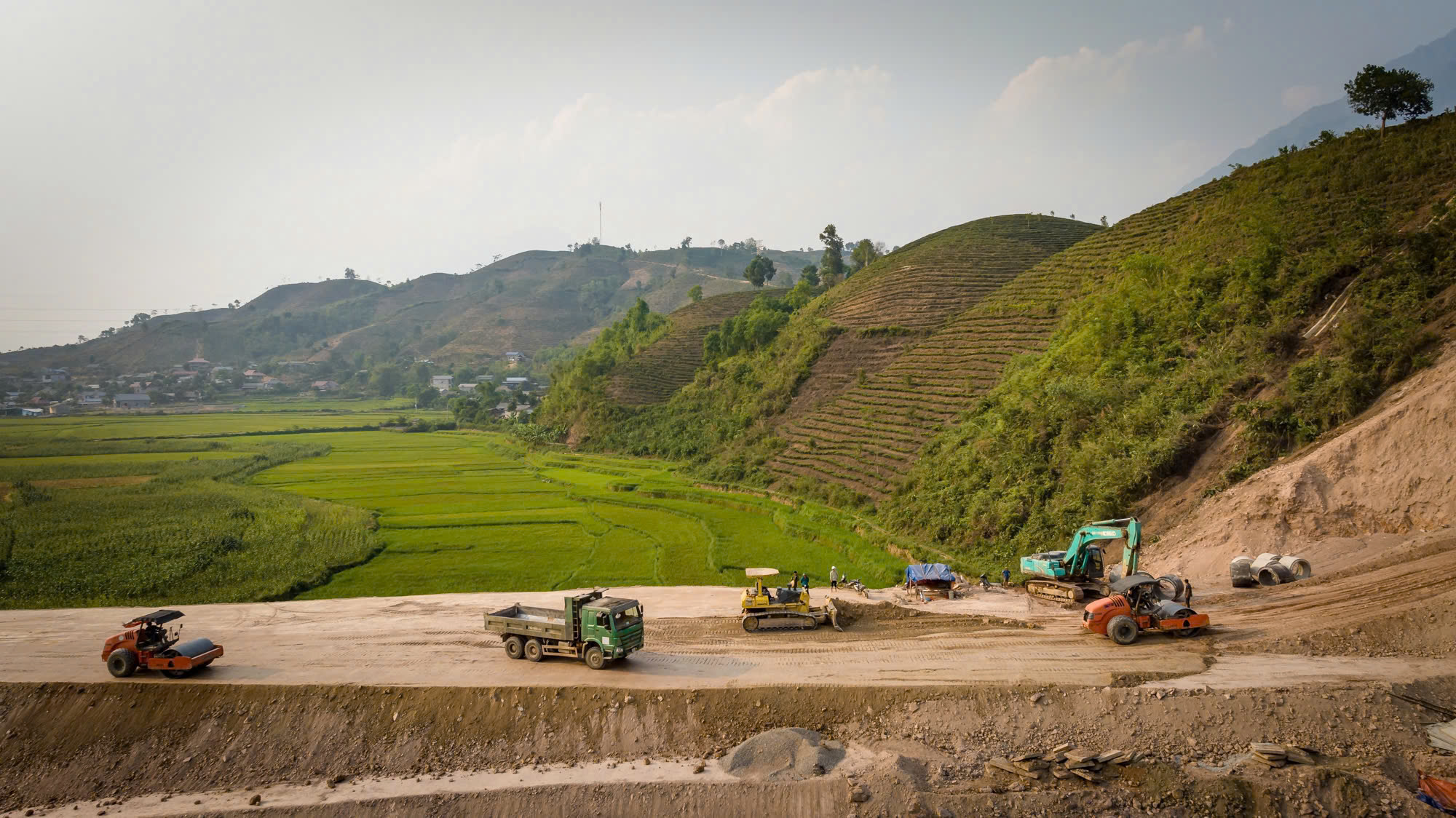 Nhà thầu giao thông điều chỉnh ca kíp, lên sơ đồ thoát nạn, sẵn sàng ứng phó bão số 11- Ảnh 2.