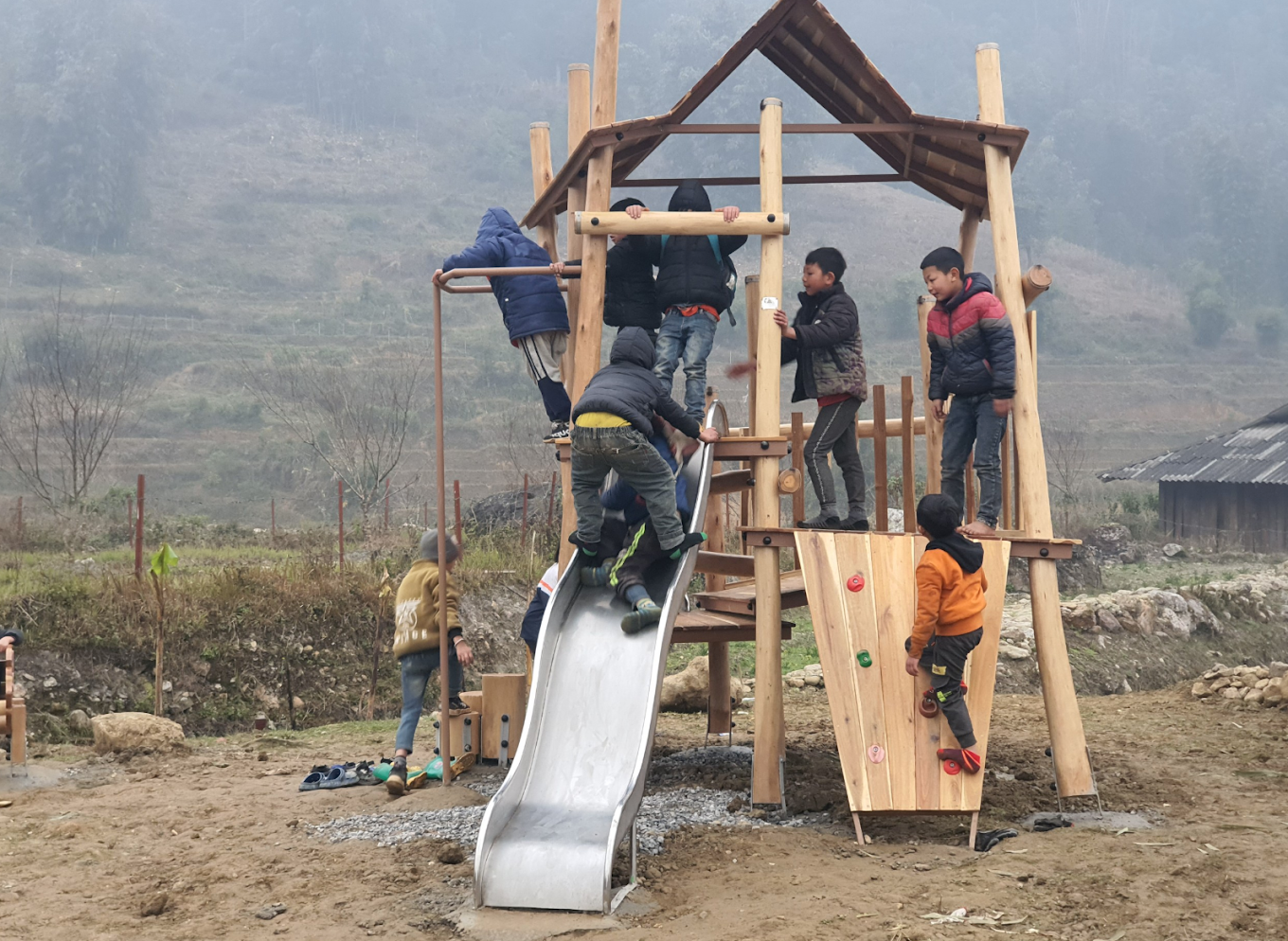 A group of kids playing on a slide  AI-generated content may be incorrect.