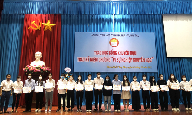 PV GAS NCSP: 25 năm an sinh xã hội - Hành trình yêu thương trọn vẹn- Ảnh 2. PV GAS NCSP: 25 năm an sinh xã hội - Hành trình yêu thương trọn vẹn- Ảnh 2.