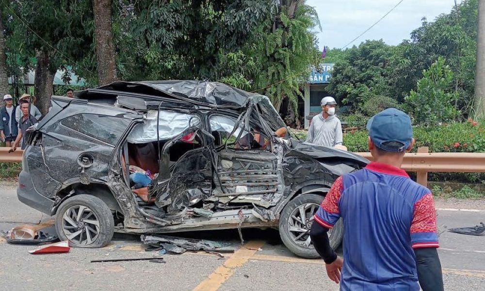 Tai nạn trên đường Hồ Chí Minh qua Quảng Trị, một người tử vong, ba người bị thương- Ảnh 1.