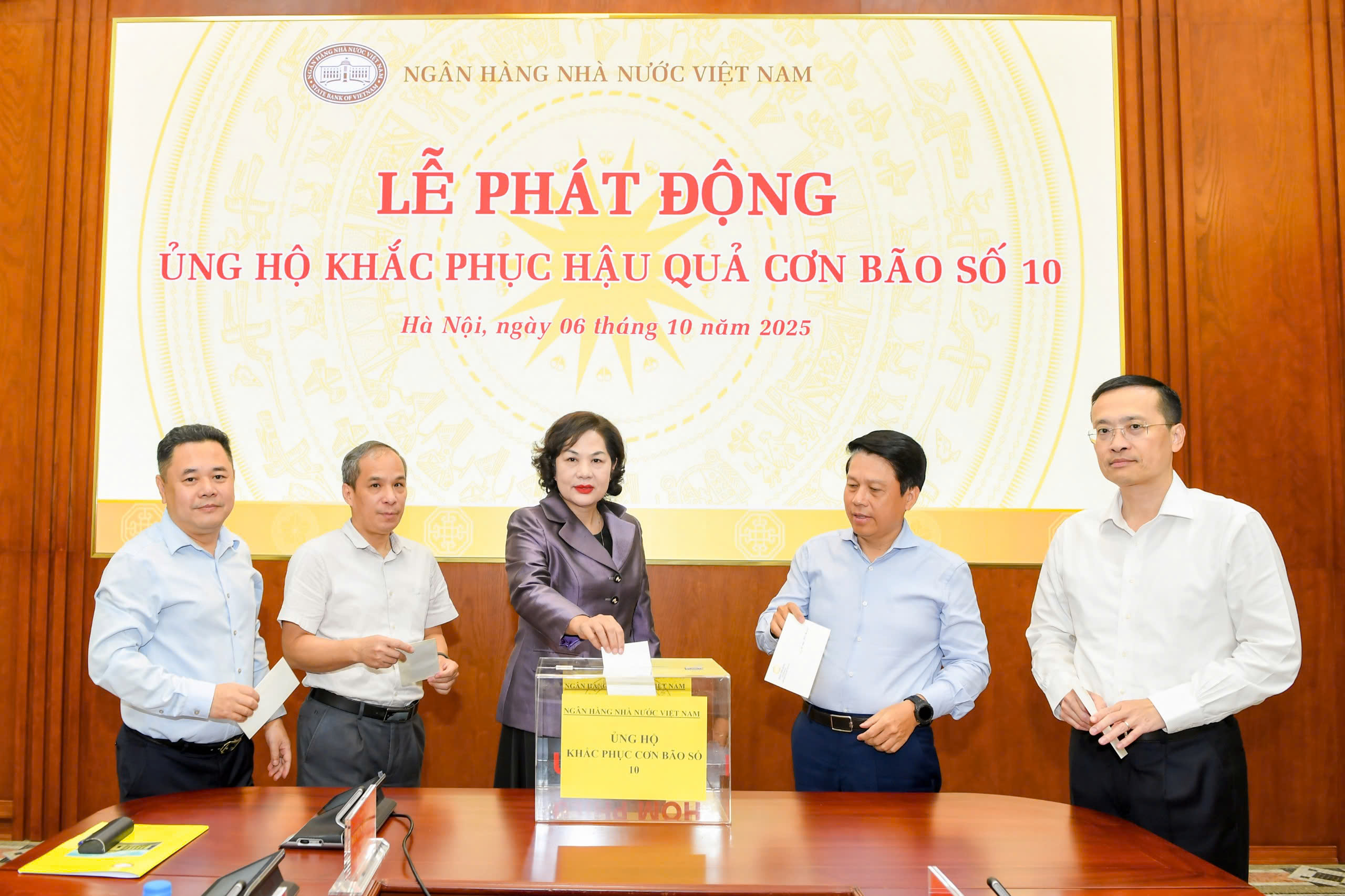 Ngân hàng Nhà nước phát động ủng hộ khắc phục thiệt hại bão số 10 - Ảnh 1.