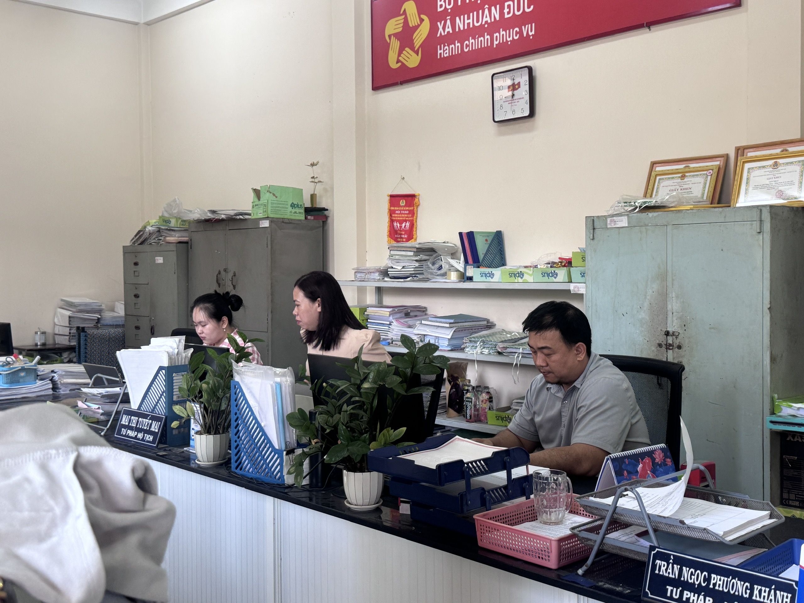 TP.HCM kiến nghị tăng biên chế, bổ sung cơ chế đặc thù cho chính quyền cấp xã- Ảnh 1.