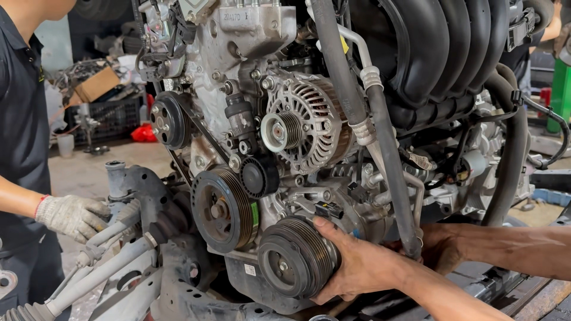 Xe bị thủy kích sửa tốn trăm triệu, bán lại mất giá- Ảnh 2.