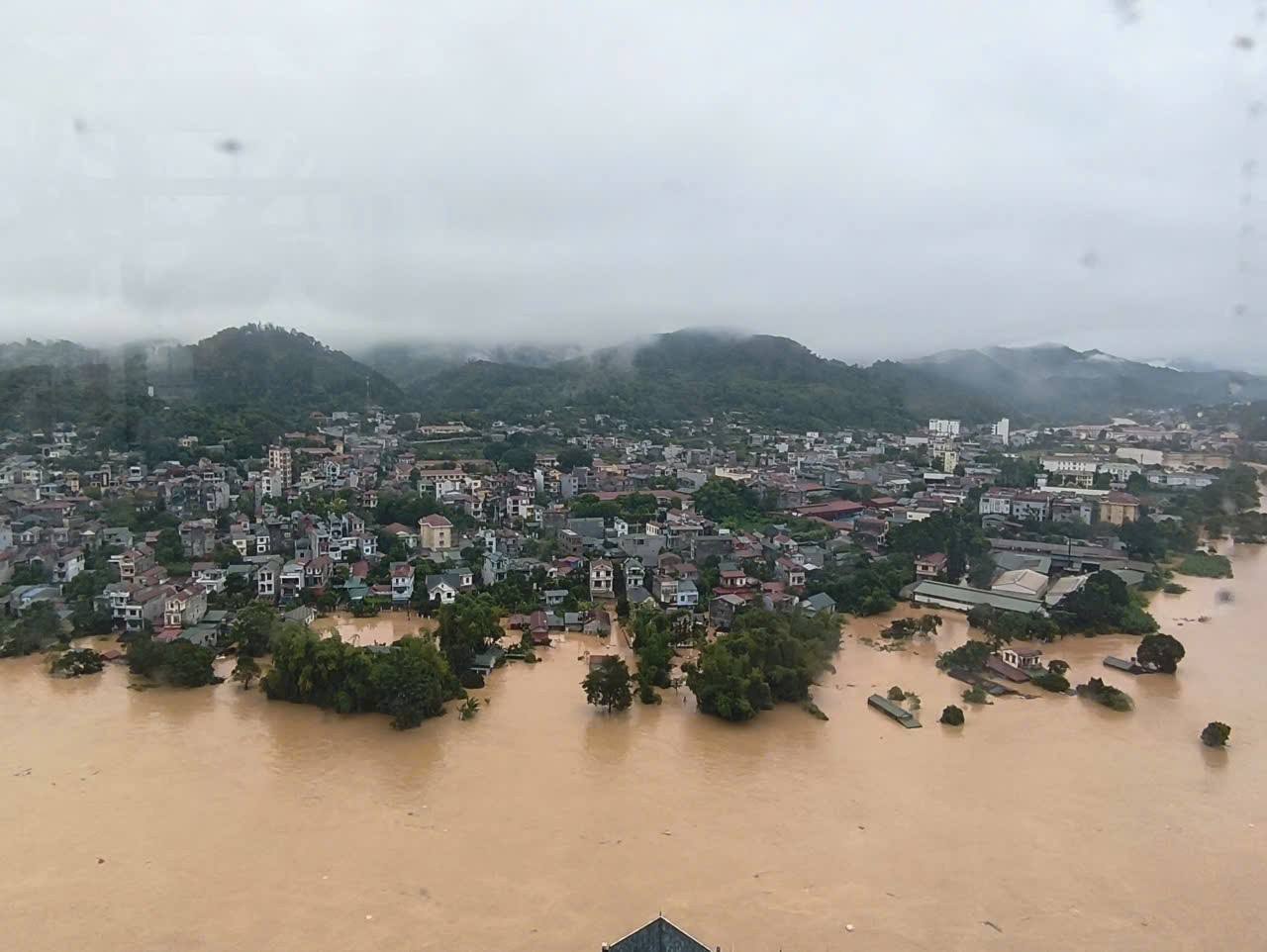 Bộ Xây dựng ra công điện yêu cầu toàn ngành ứng phó khẩn cấp với mưa, lũ sau bão số 11- Ảnh 1.