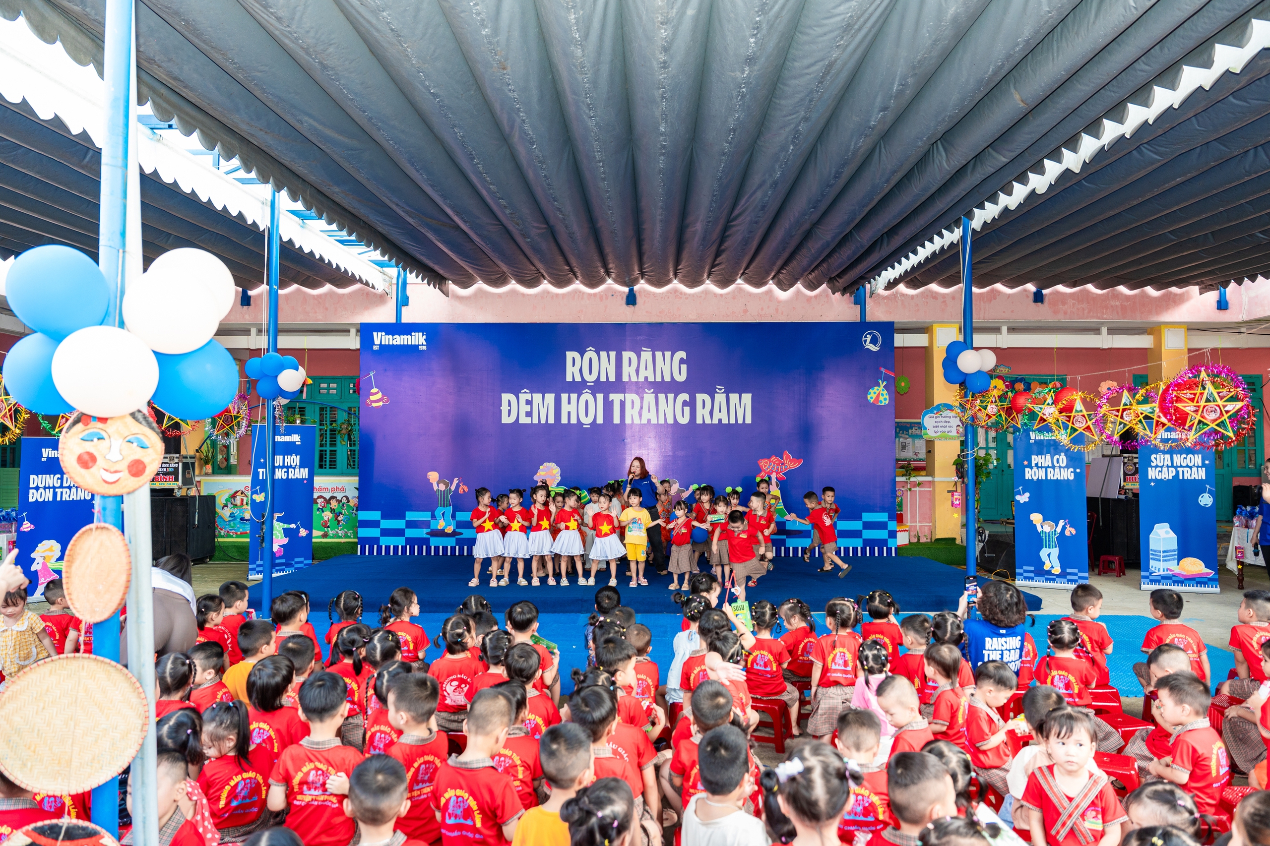 Vinamilk đồng hành mang tết Trung thu đến hơn 10.000 trẻ em trên cả nước- Ảnh 1. Vinamilk đồng hành mang tết Trung thu đến hơn 10.000 trẻ em trên cả nước- Ảnh 1.