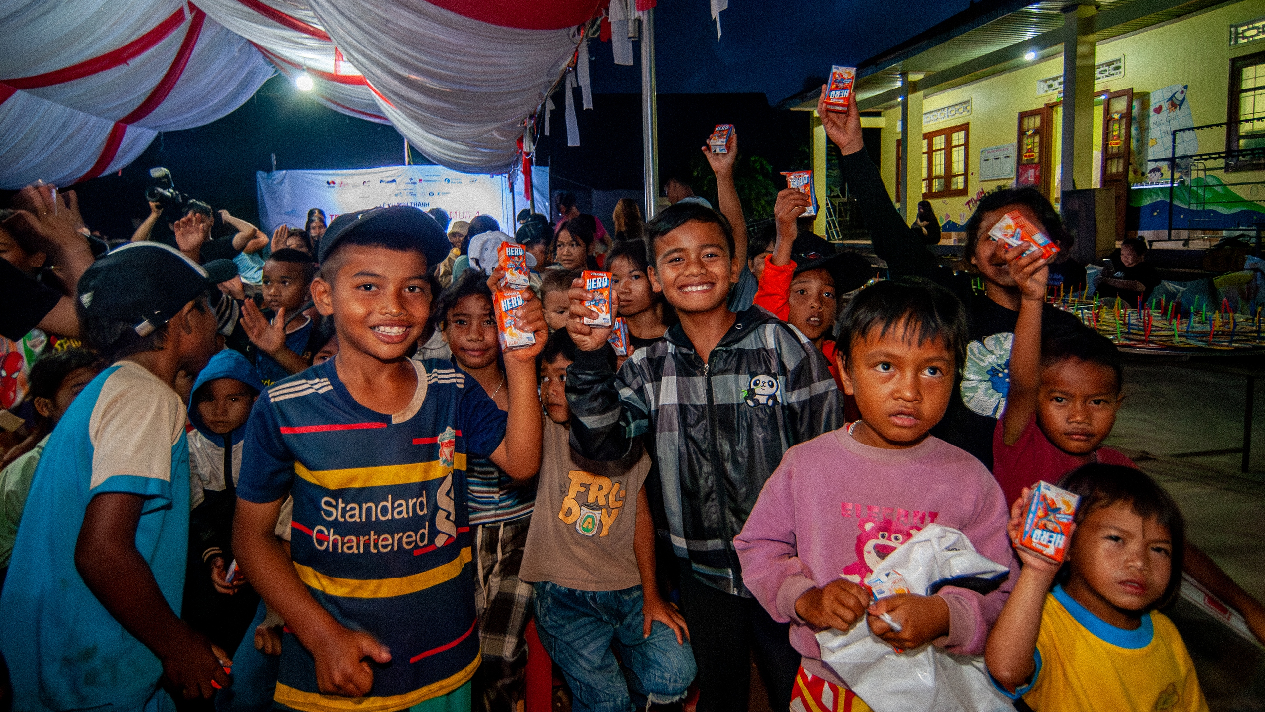 Vinamilk đồng hành mang tết Trung thu đến hơn 10.000 trẻ em trên cả nước- Ảnh 8. Vinamilk đồng hành mang tết Trung thu đến hơn 10.000 trẻ em trên cả nước- Ảnh 8.