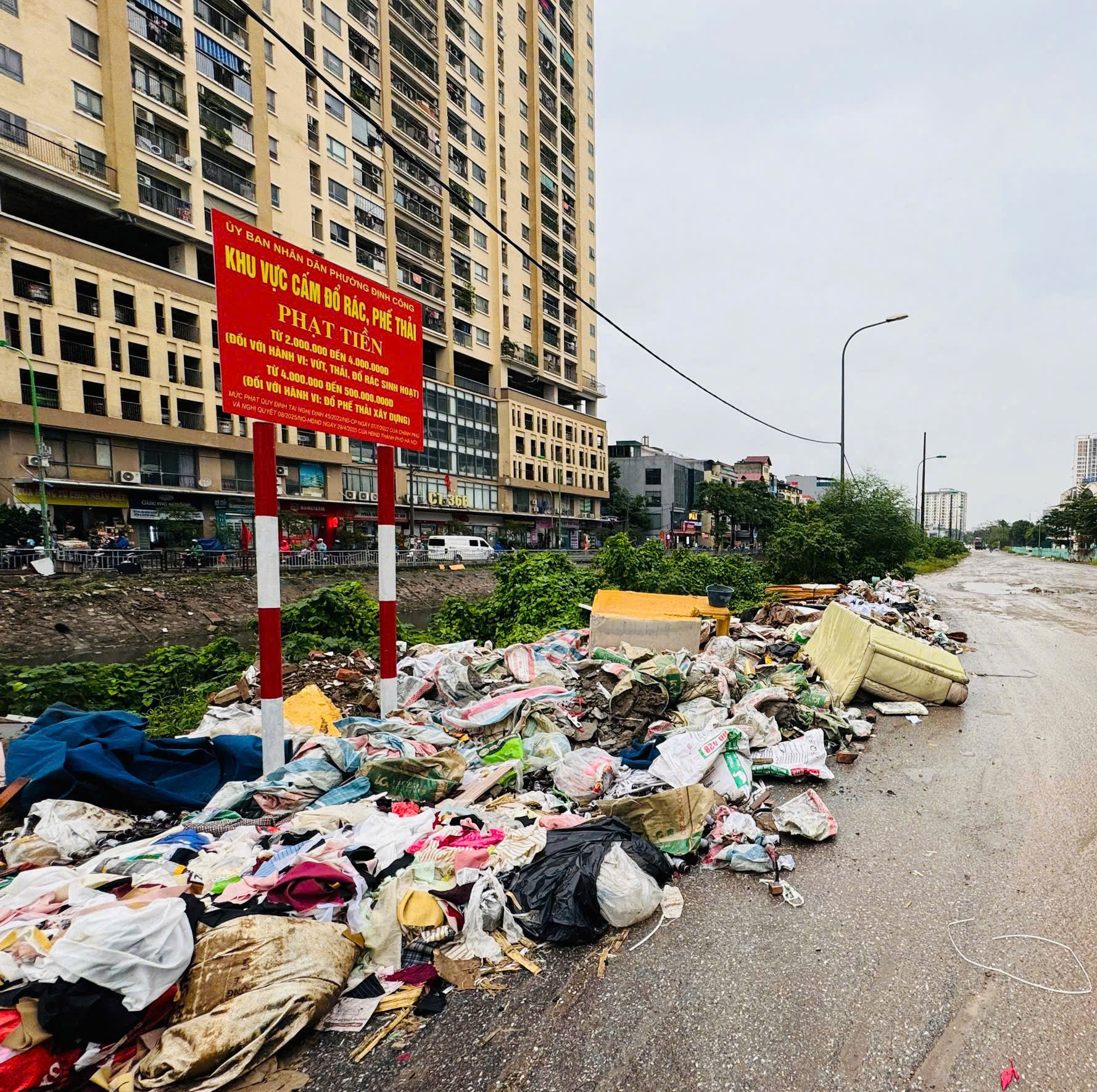 Vì sao đoạn đường chưa đầy 1km ở KĐT Bắc Đại Kim thi công 6 năm chưa xong?- Ảnh 4.