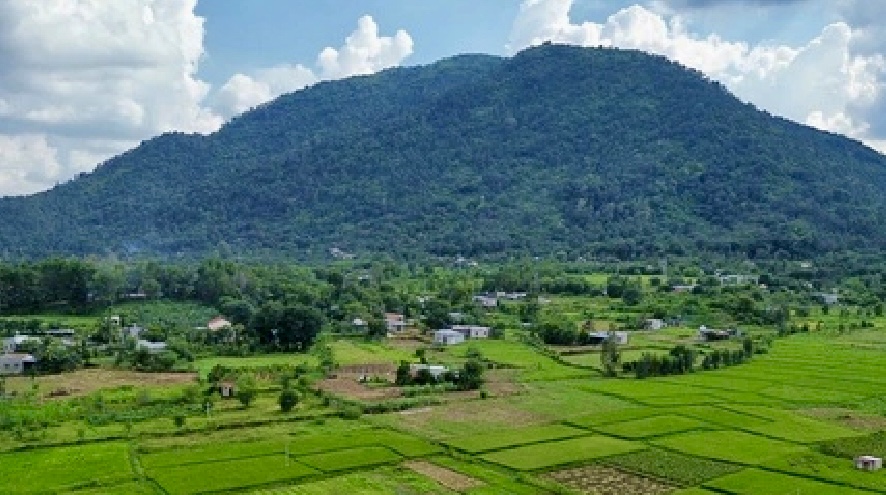Hơn 100ha "đất vàng” núi Chứa Chan sẽ đấu với giá khởi điểm hơn 2.600 tỷ đồng- Ảnh 1. Hơn 100ha "đất vàng” núi Chứa Chan sẽ đấu với giá khởi điểm hơn 2.600 tỷ đồng- Ảnh 1.