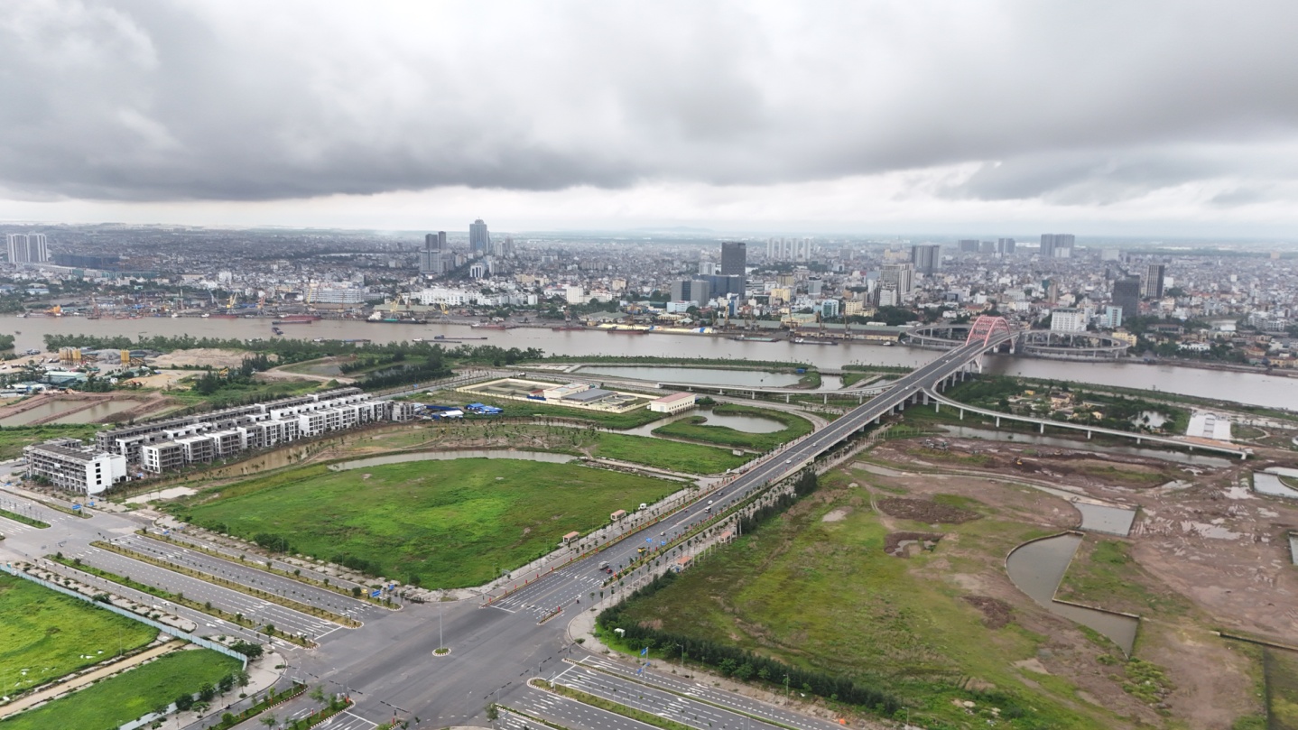 Thị trường bất động sản quý III: Dòng tiền dịch chuyển mạnh mẽ ra vùng ven- Ảnh 4. C:\Users\ASUS\Downloads\DJI_20250701150011_0162_D (1).jpg