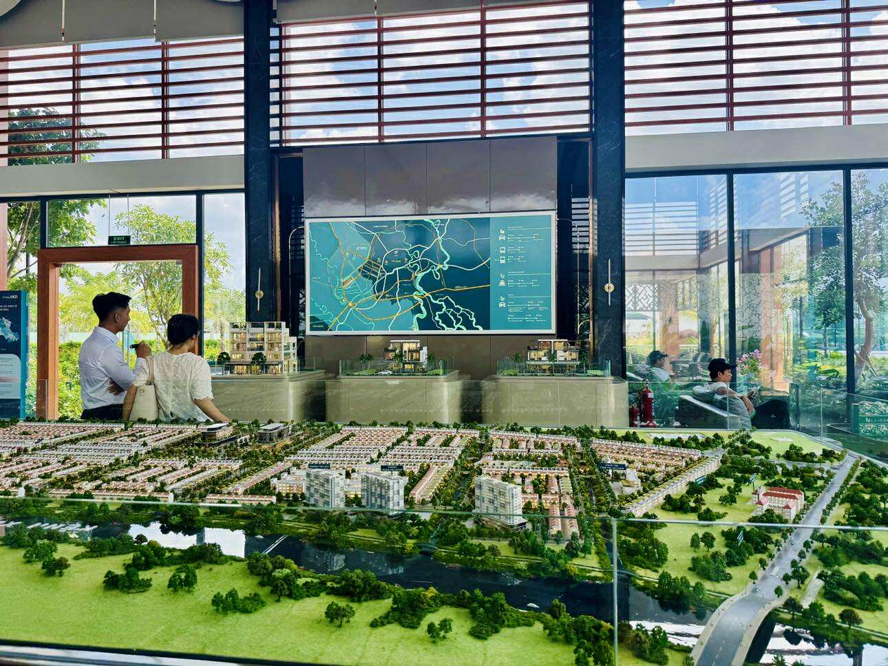 Bộ Xây dựng đề xuất 3 cơ chế kiểm soát giá nhà, bất động sản- Ảnh 1. Bộ Xây dựng đề xuất 3 cơ chế kiểm soát giá nhà, bất động sản- Ảnh 1.