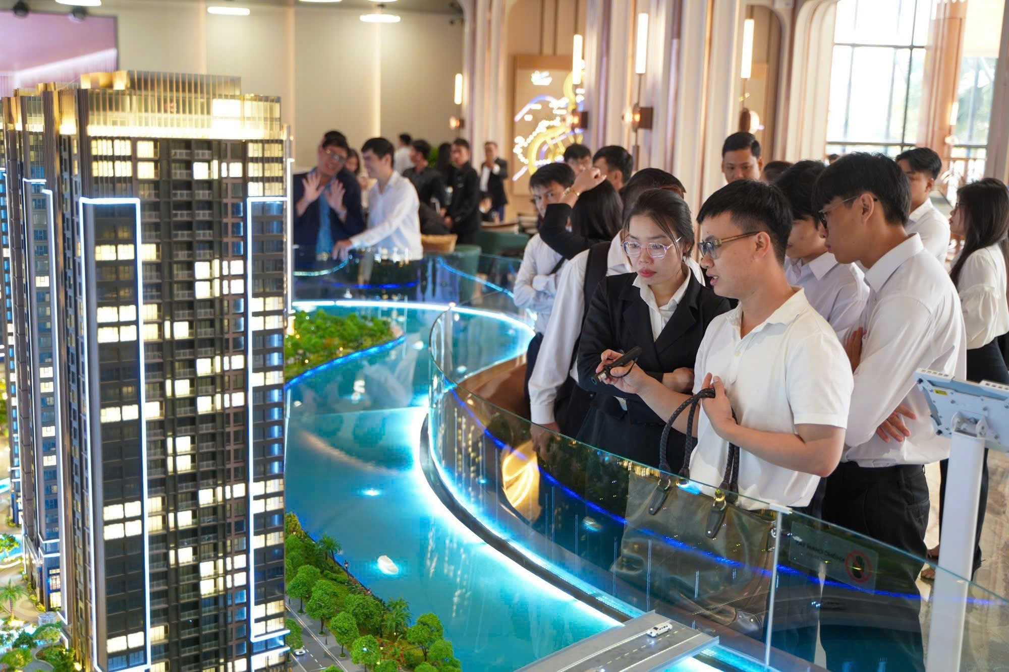 Thế hệ Gen Z và cuộc thử sức trong nghề môi giới bất động sản- Ảnh 2. Thế hệ Gen Z và cuộc thử sức trong nghề môi giới bất động sản- Ảnh 2.