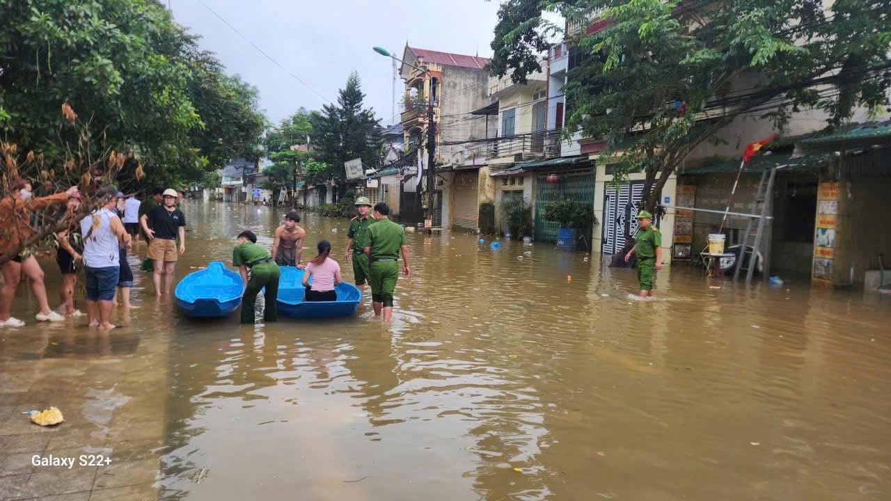 Tuyên Quang: Mưa lớn gây ngập úng, sạt lở, sập cổng chào xã Đồng Văn- Ảnh 4.