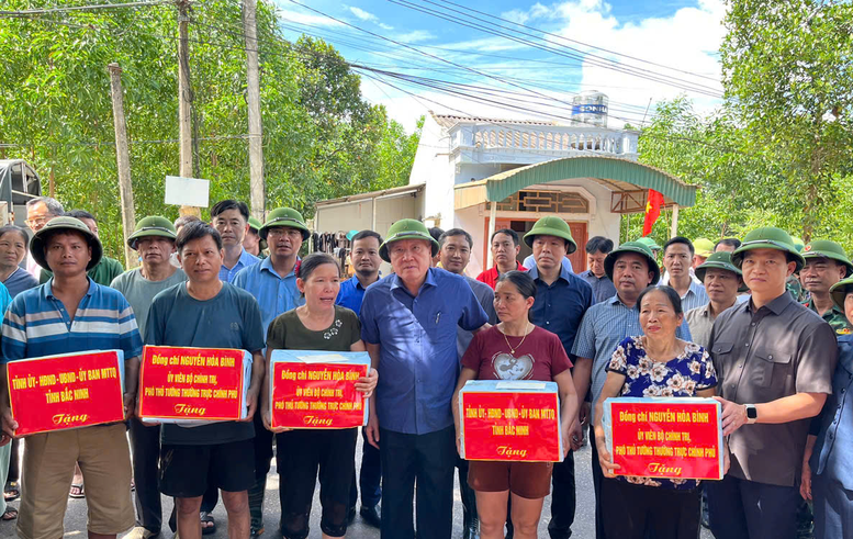 Phó Thủ tướng Thường trực Nguyễn Hòa Bình kiểm tra, chỉ đạo khắc phục mưa lũ tại Bắc Ninh- Ảnh 2.