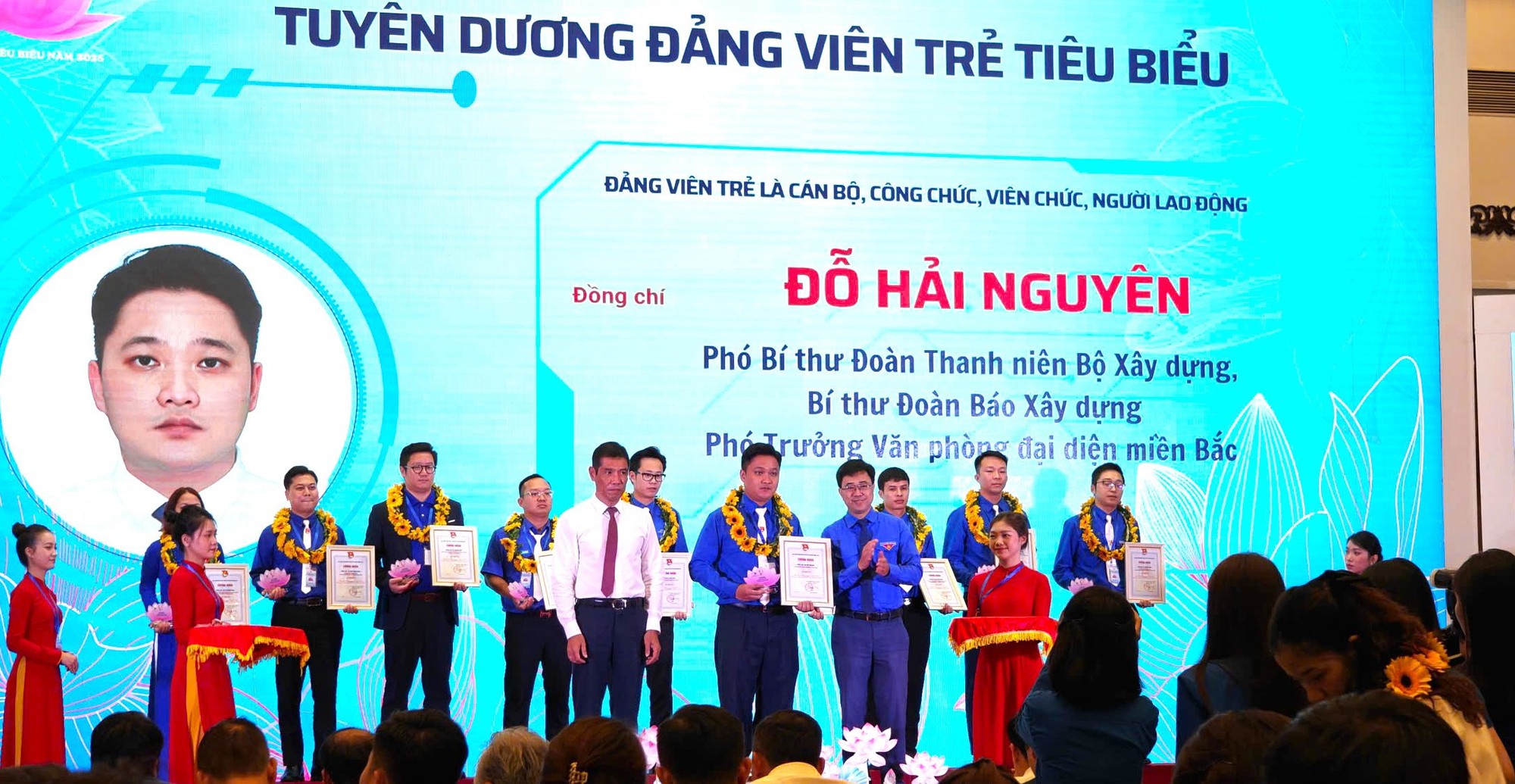 Tuyên dương 95 đảng viên trẻ tiêu biểu học tập và làm theo lời Bác năm 2025- Ảnh 2. Tuyên dương 95 đảng viên trẻ tiêu biểu học tập và làm theo lời Bác năm 2025- Ảnh 2.