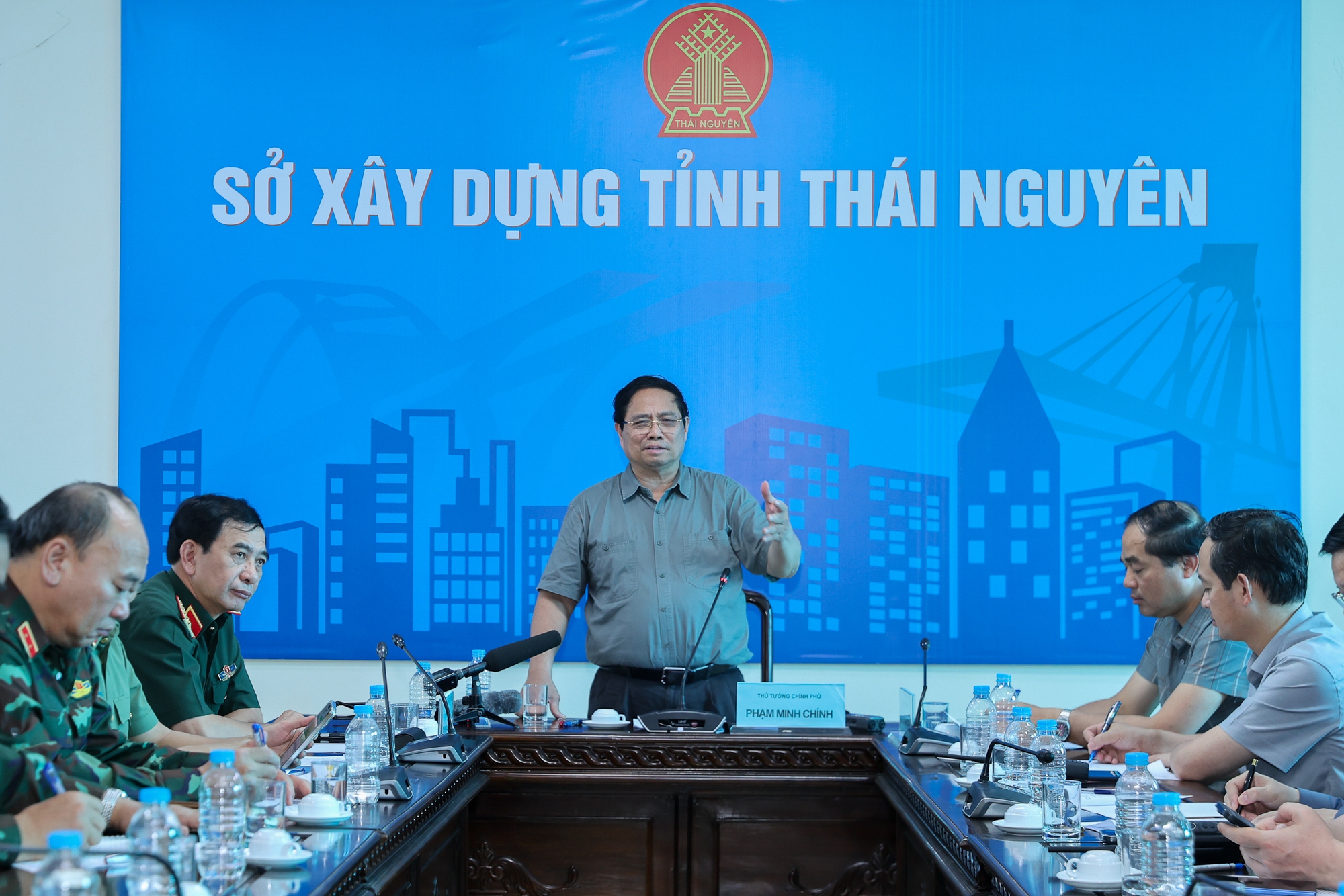 Thủ tướng chỉ đạo 9 nhiệm vụ cấp bách tại Thái Nguyên, xây dựng đường, đê hai bên sông Cầu- Ảnh 1.