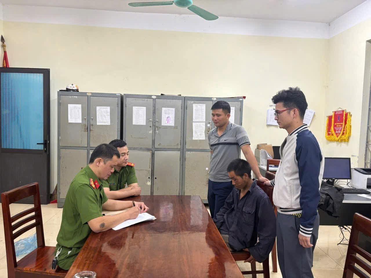 Bắt đối tượng truy nã đặc biệt nguy hiểm về tội giết người ở Sơn La- Ảnh 2. Bắt đối tượng truy nã đặc biệt nguy hiểm về tội giết người ở Sơn La- Ảnh 2.