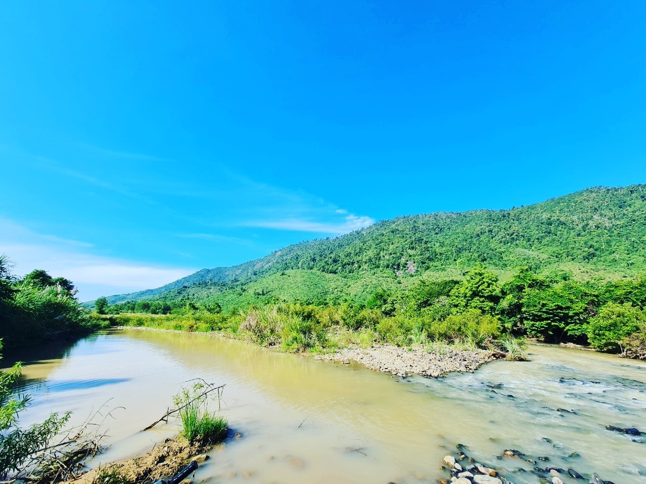 Nam thanh niên đi câu trên sông bị cá sấu tấn công- Ảnh 1. Nam thanh niên đi câu trên sông bị cá sấu tấn công- Ảnh 1.