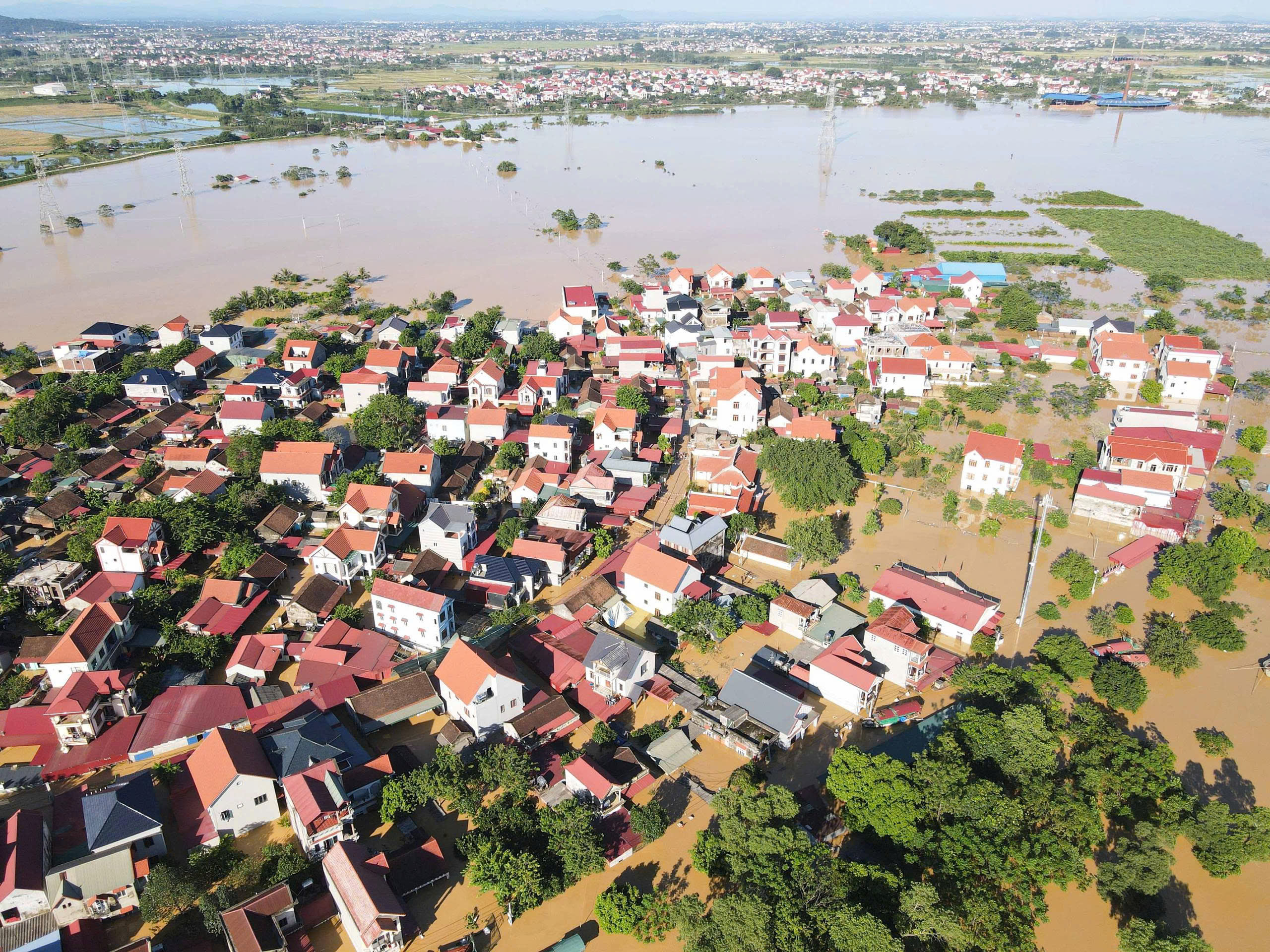Bắc Ninh: Trắng đêm đắp đê ngăn lũ sông Cầu- Ảnh 11. Bắc Ninh: Trắng đêm đắp đê ngăn lũ sông Cầu- Ảnh 11.