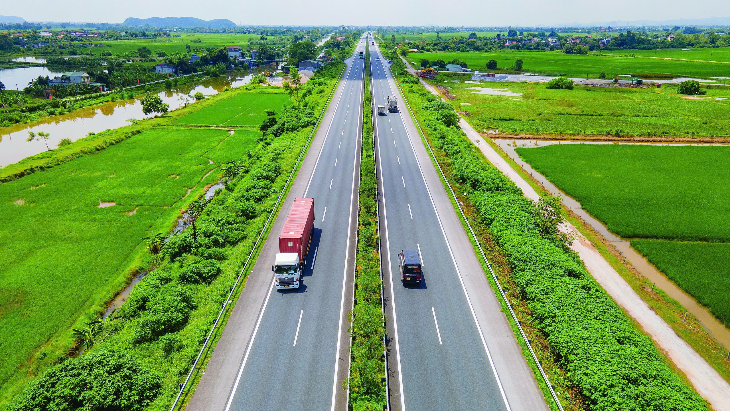 VEC miễn phí sử dụng đường bộ cho xe chở hàng cứu trợ bão lũ trên 5 tuyến cao tốc- Ảnh 1.