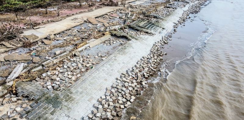 Ninh Bình: Tuyến kè 100 tỷ đồng sạt lở tan hoang sau bão- Ảnh 3. Ninh Bình: Tuyến kè 100 tỷ đồng sạt lở tan hoang sau bão- Ảnh 3.