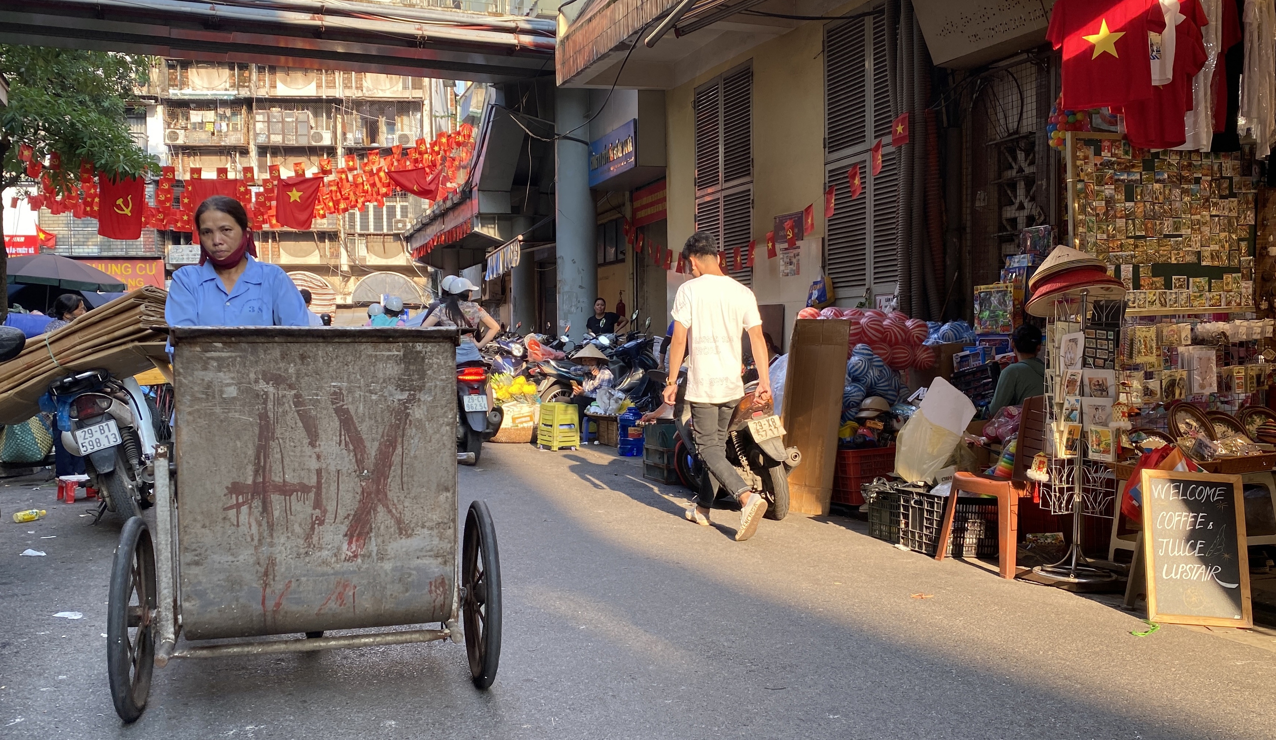 Hà Nội: Chợ Đồng Xuân - Từ không gian ký ức tới "Chợ không rác thải"- Ảnh 15. Hà Nội: Chợ Đồng Xuân - Từ không gian ký ức tới "Chợ không rác thải"- Ảnh 15.