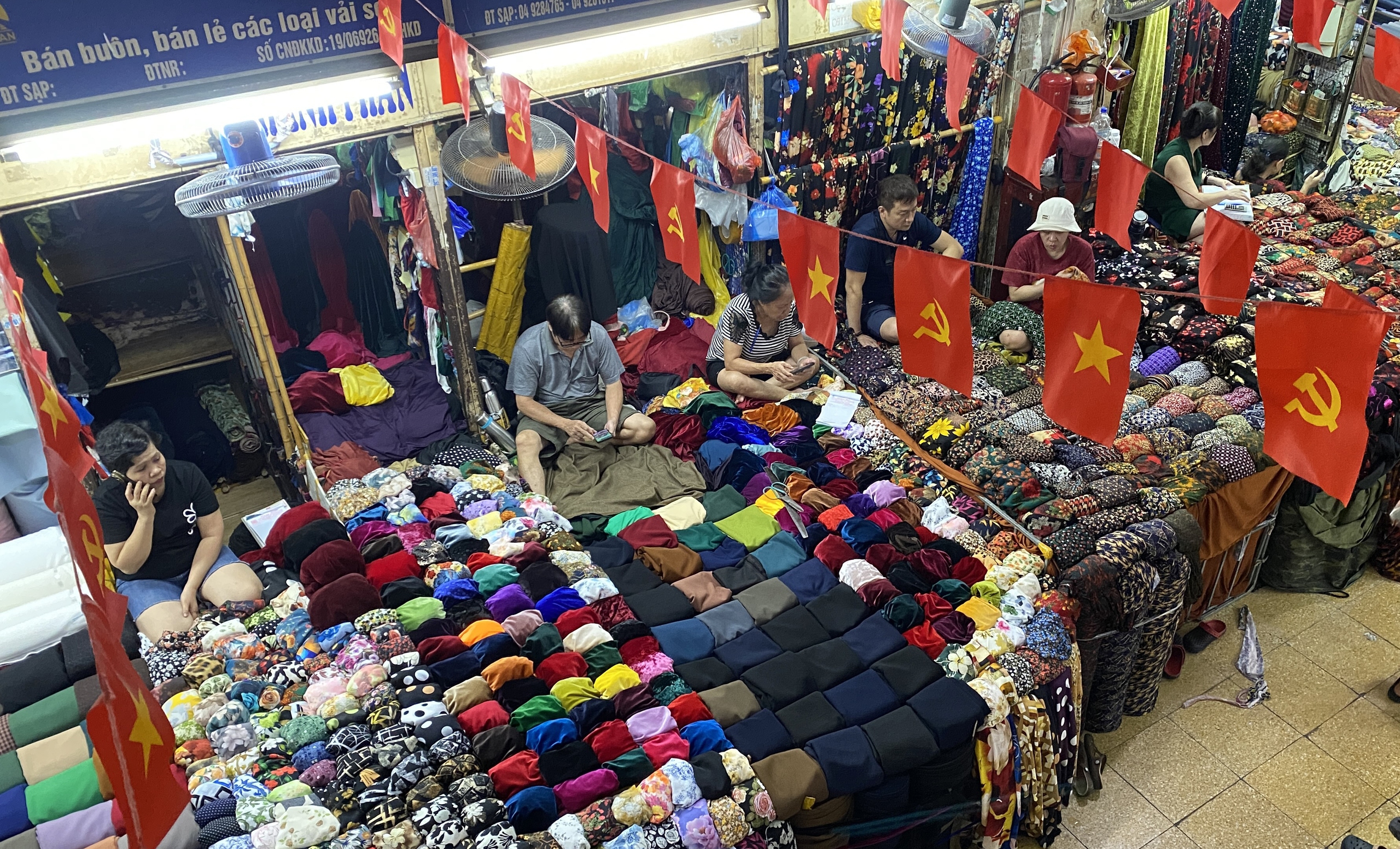 Hà Nội: Chợ Đồng Xuân - Từ không gian ký ức tới "Chợ không rác thải"- Ảnh 6. Hà Nội: Chợ Đồng Xuân - Từ không gian ký ức tới "Chợ không rác thải"- Ảnh 6.